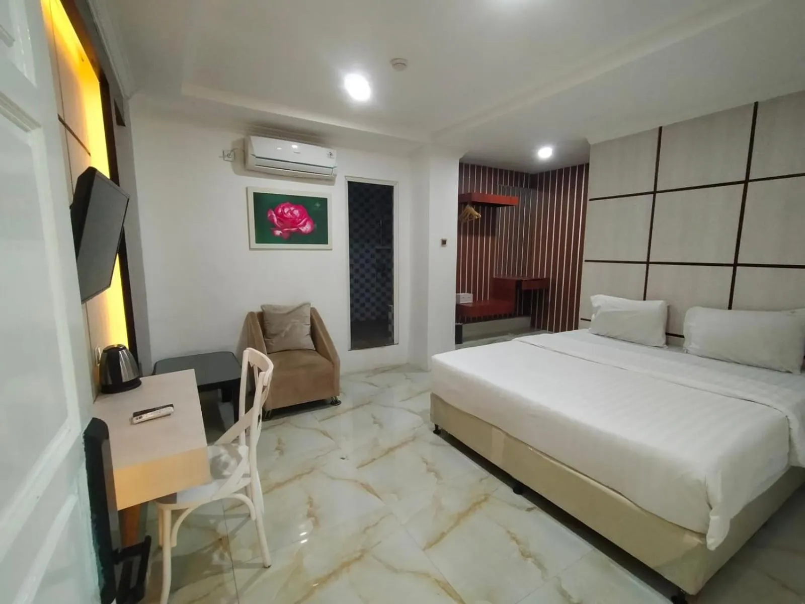 Bedroom, Bed in Chevilly Resort & Camp