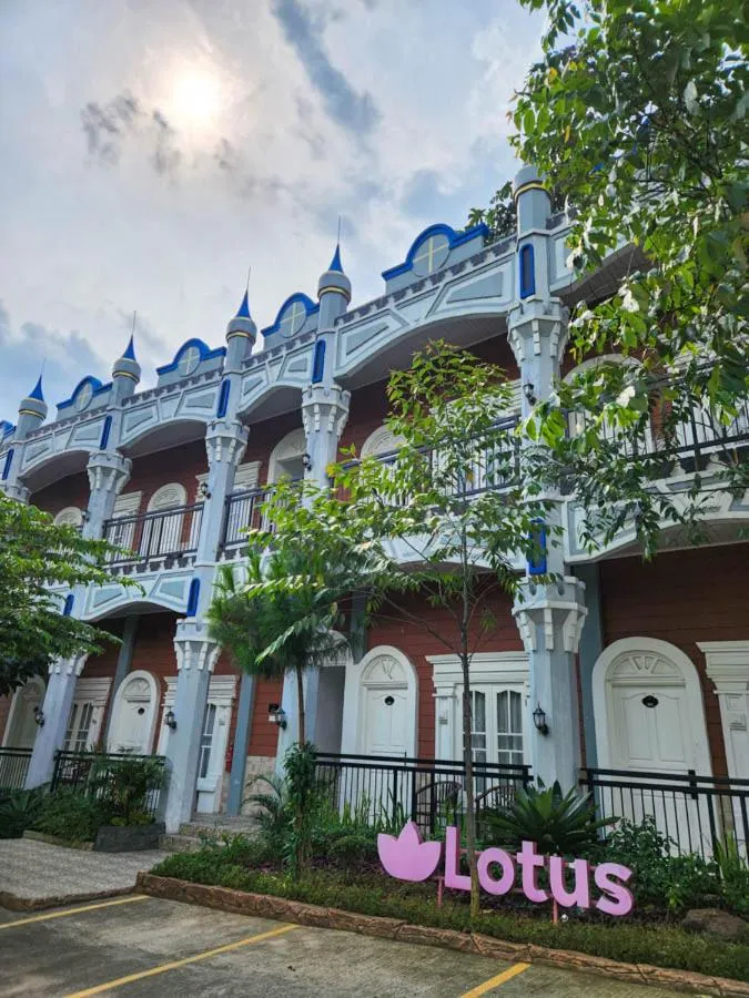 Chevilly Resort & Camp