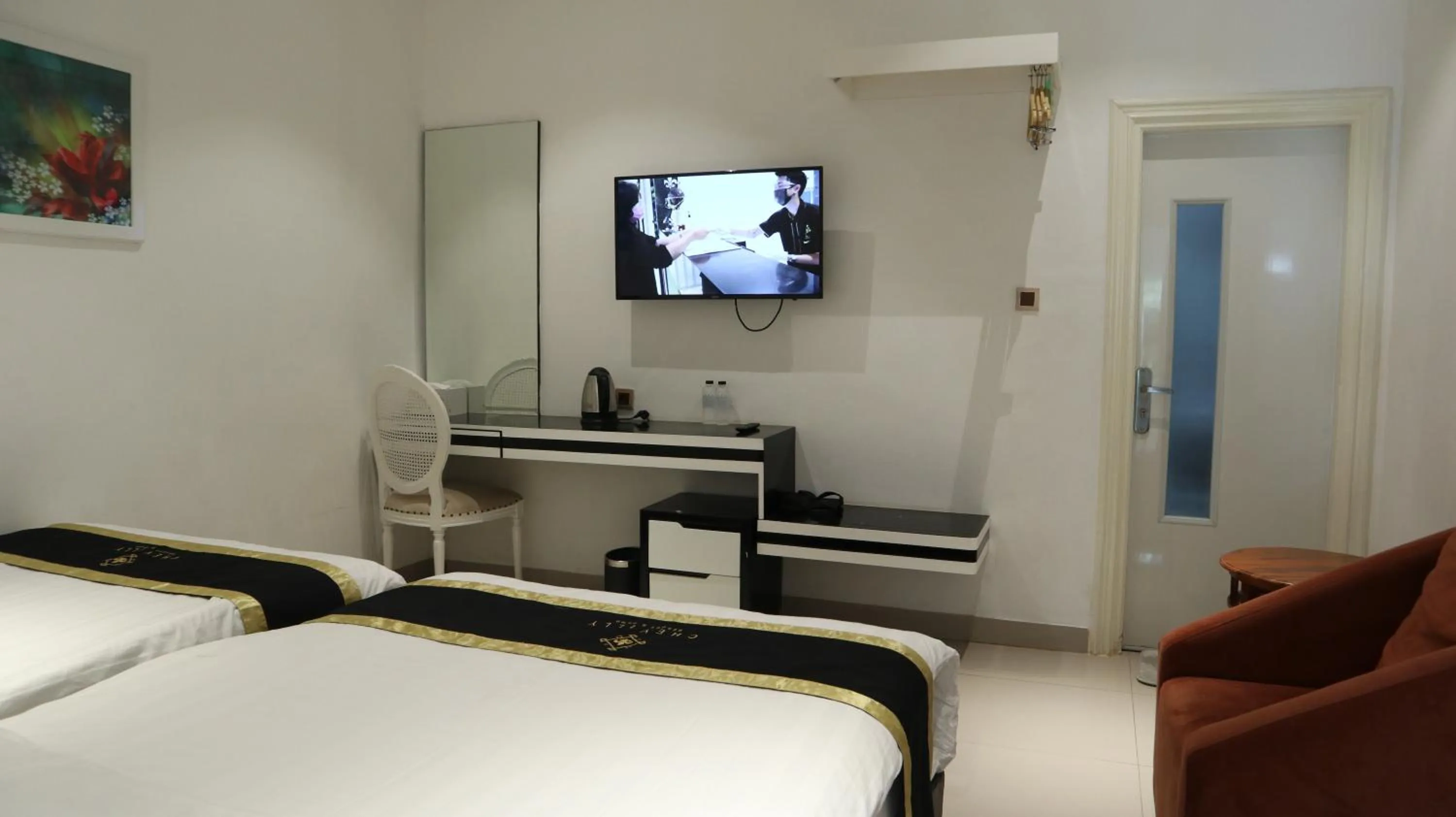 TV and multimedia, Bed in Chevilly Resort & Camp