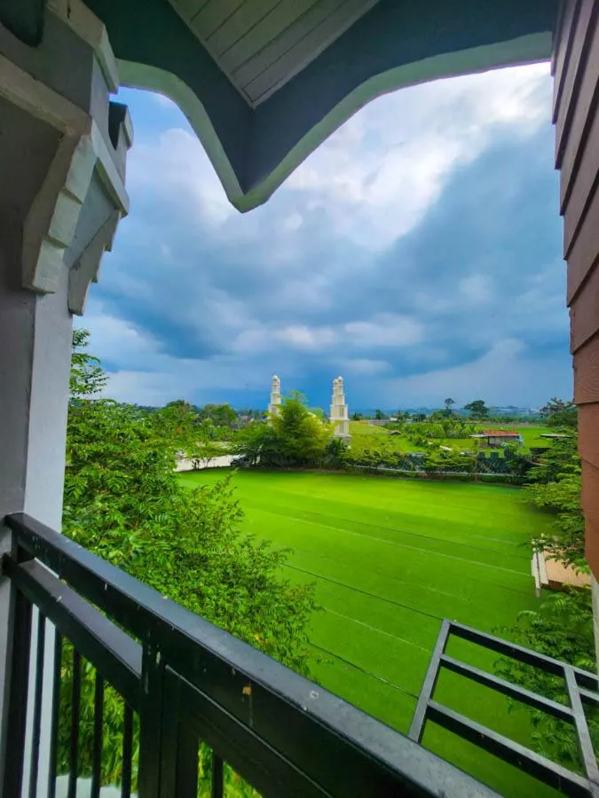 Chevilly Resort & Camp