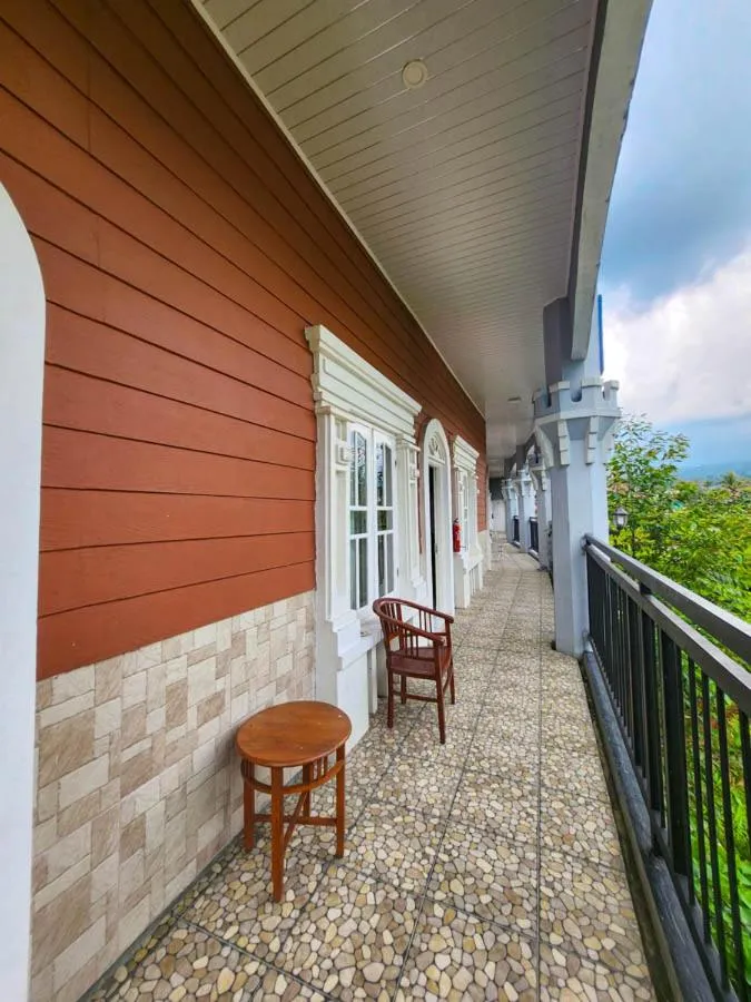 Chevilly Resort & Camp