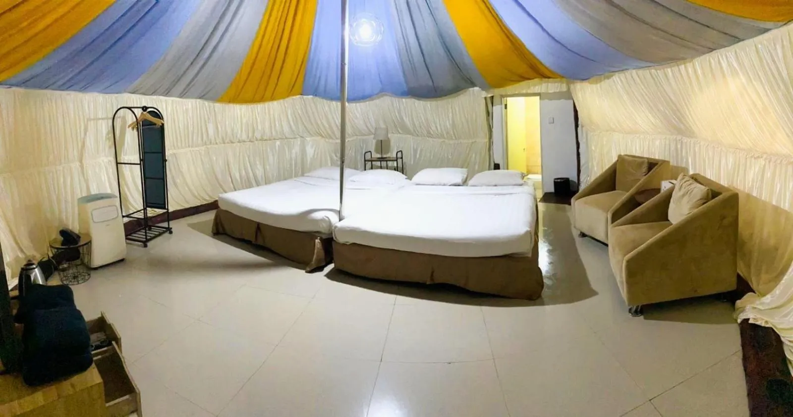 Bed in Chevilly Resort & Camp