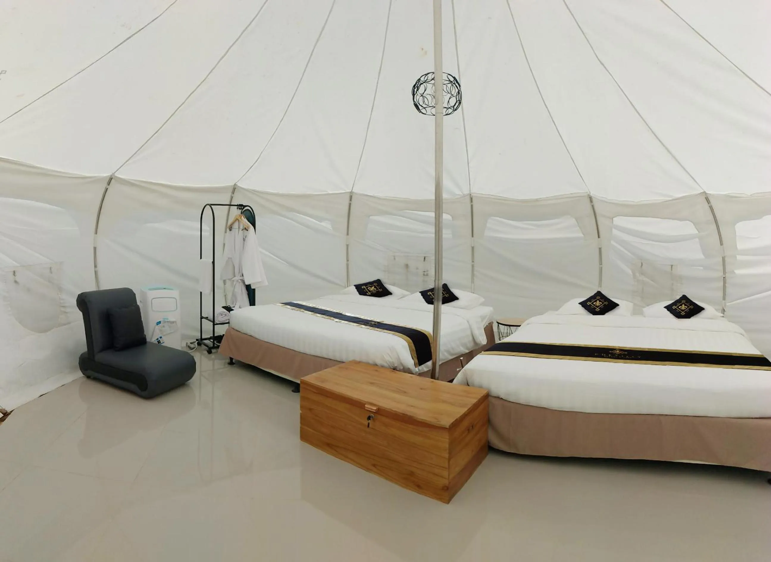 Bed in Chevilly Resort & Camp