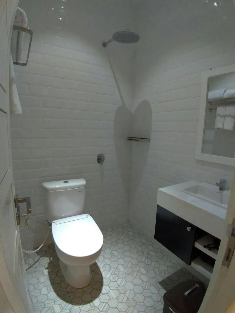 Shower in Chevilly Resort & Camp