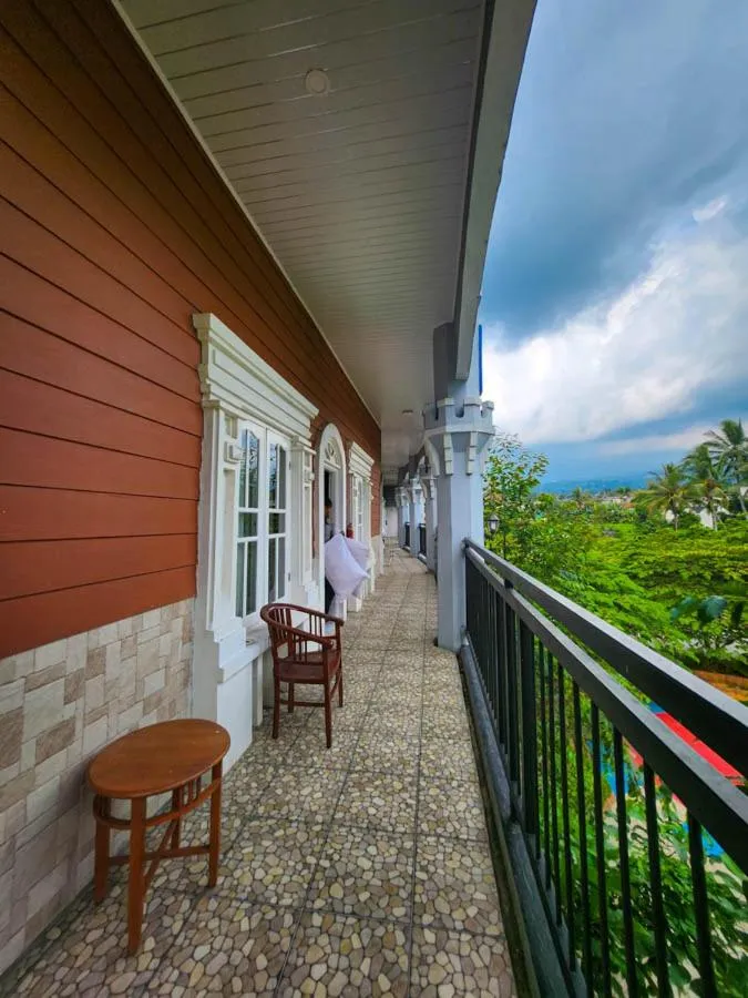 Chevilly Resort & Camp