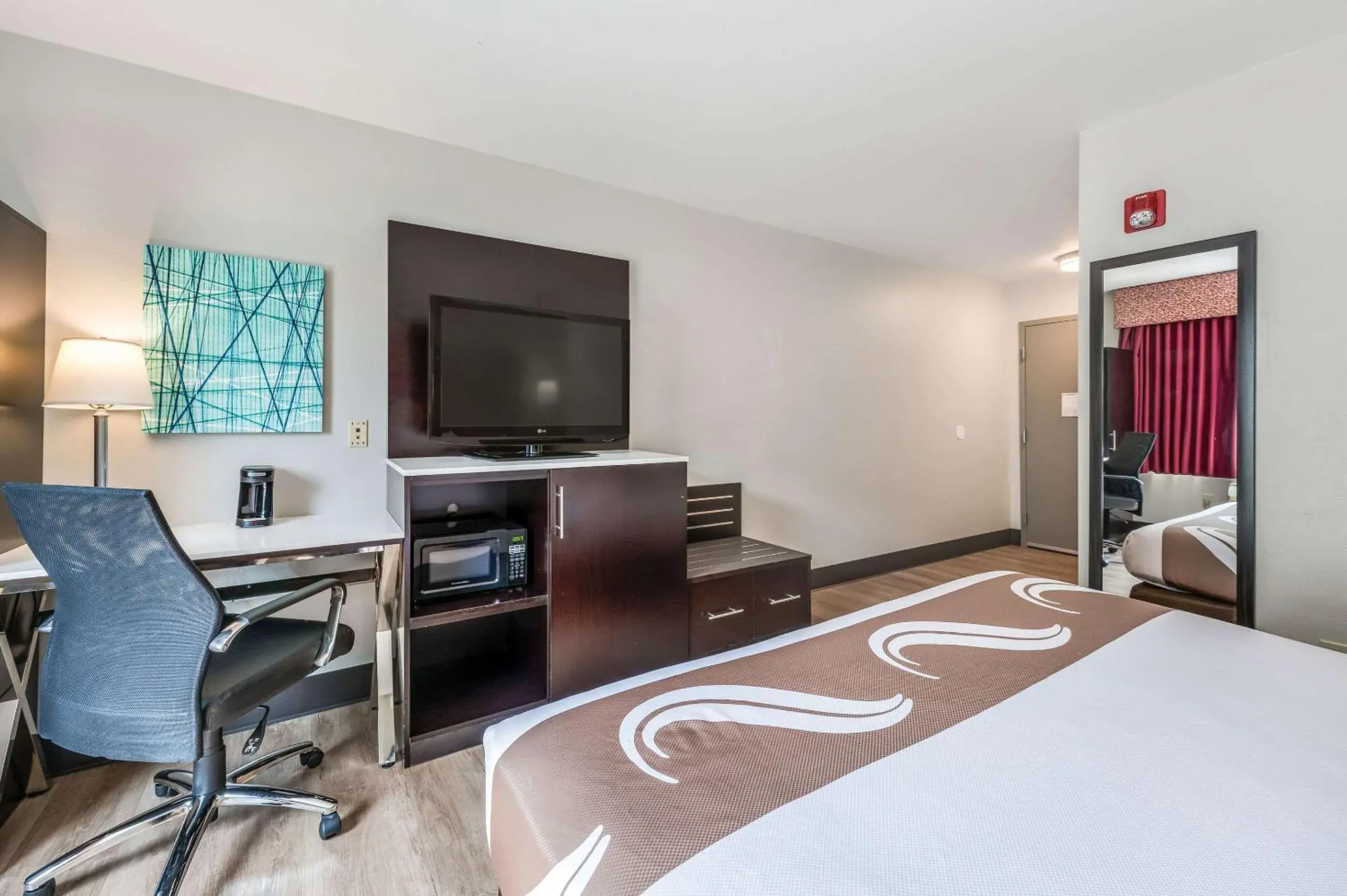 Photo of the whole room, Bed in Quality Inn Poughkeepsie Photo of the whole room, Bed in Quality Inn Poughkeepsie