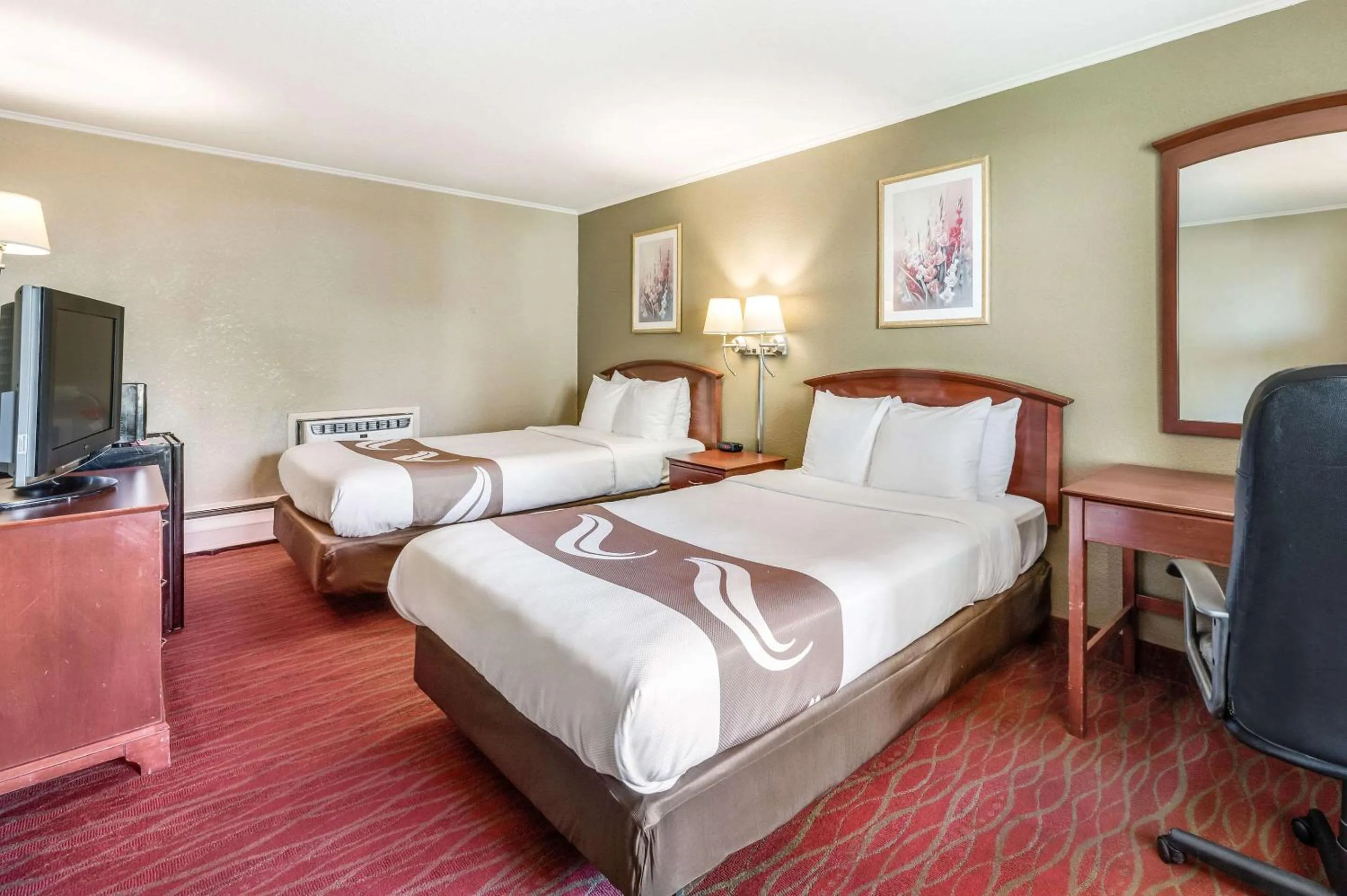 Photo of the whole room, Bed in Rodeway Inn Poughkeepsie