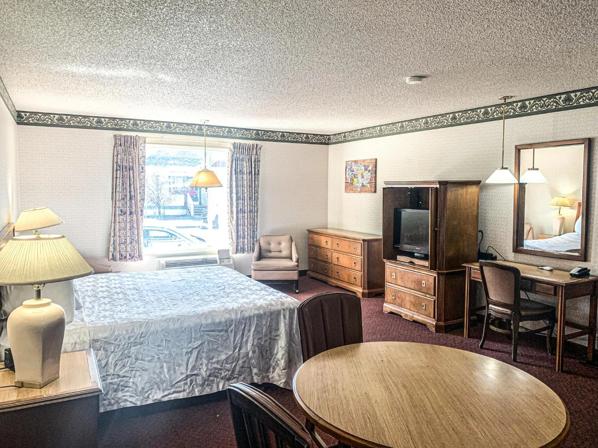 Photo of the whole room, Bed in Econo Lodge Inn & Suites Winnemucca