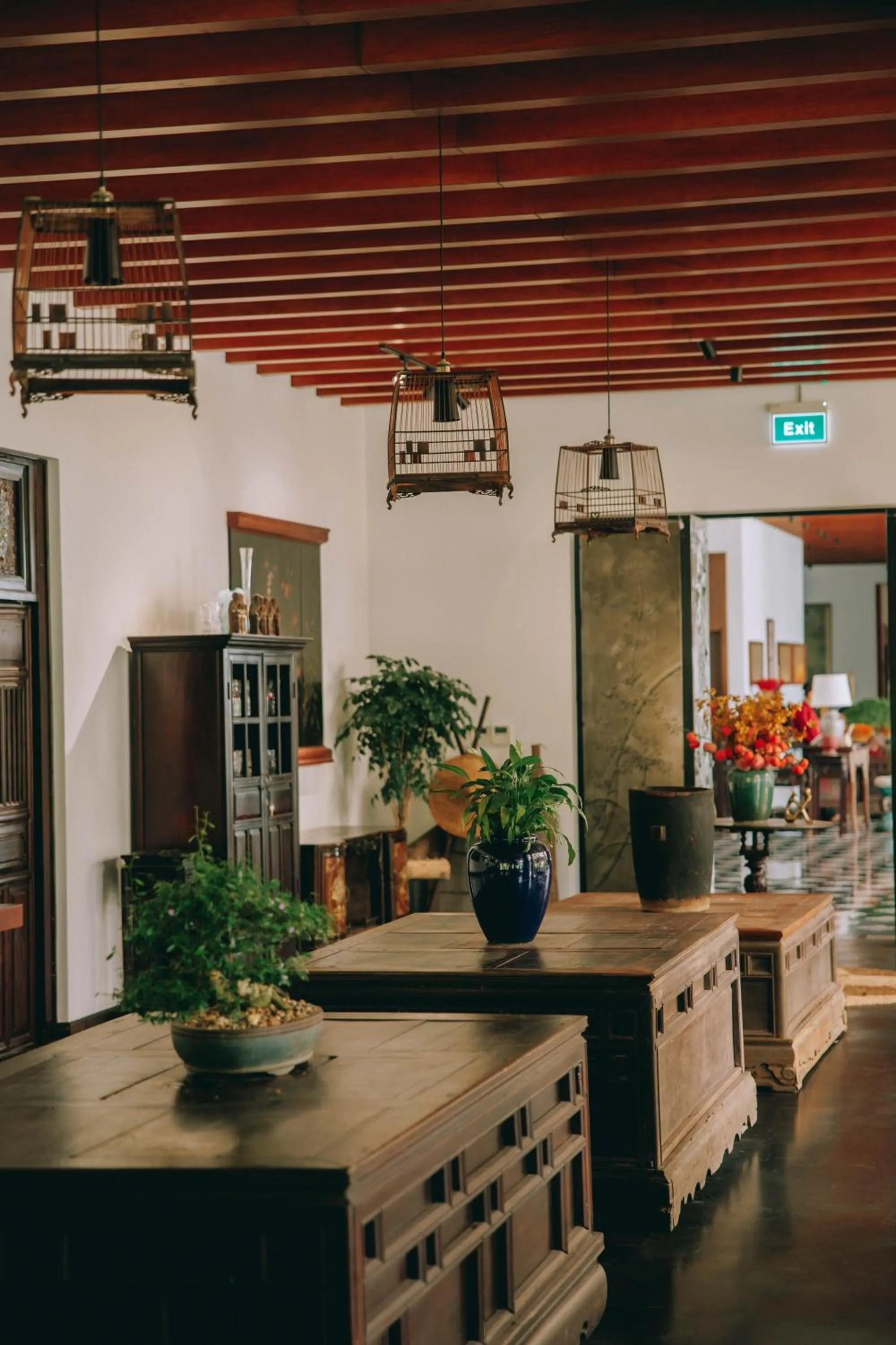 Restaurant/places to eat in aNhill Boutique