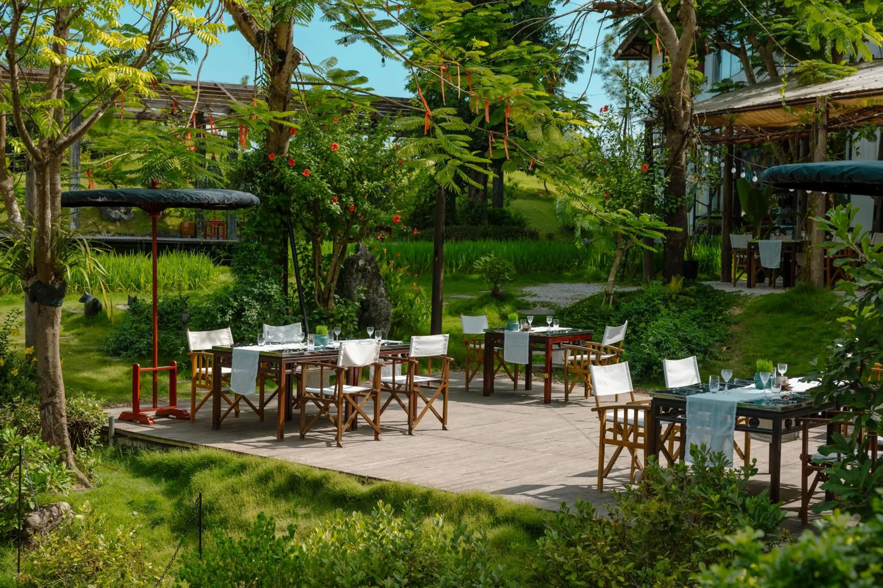 Restaurant/places to eat in aNhill Boutique