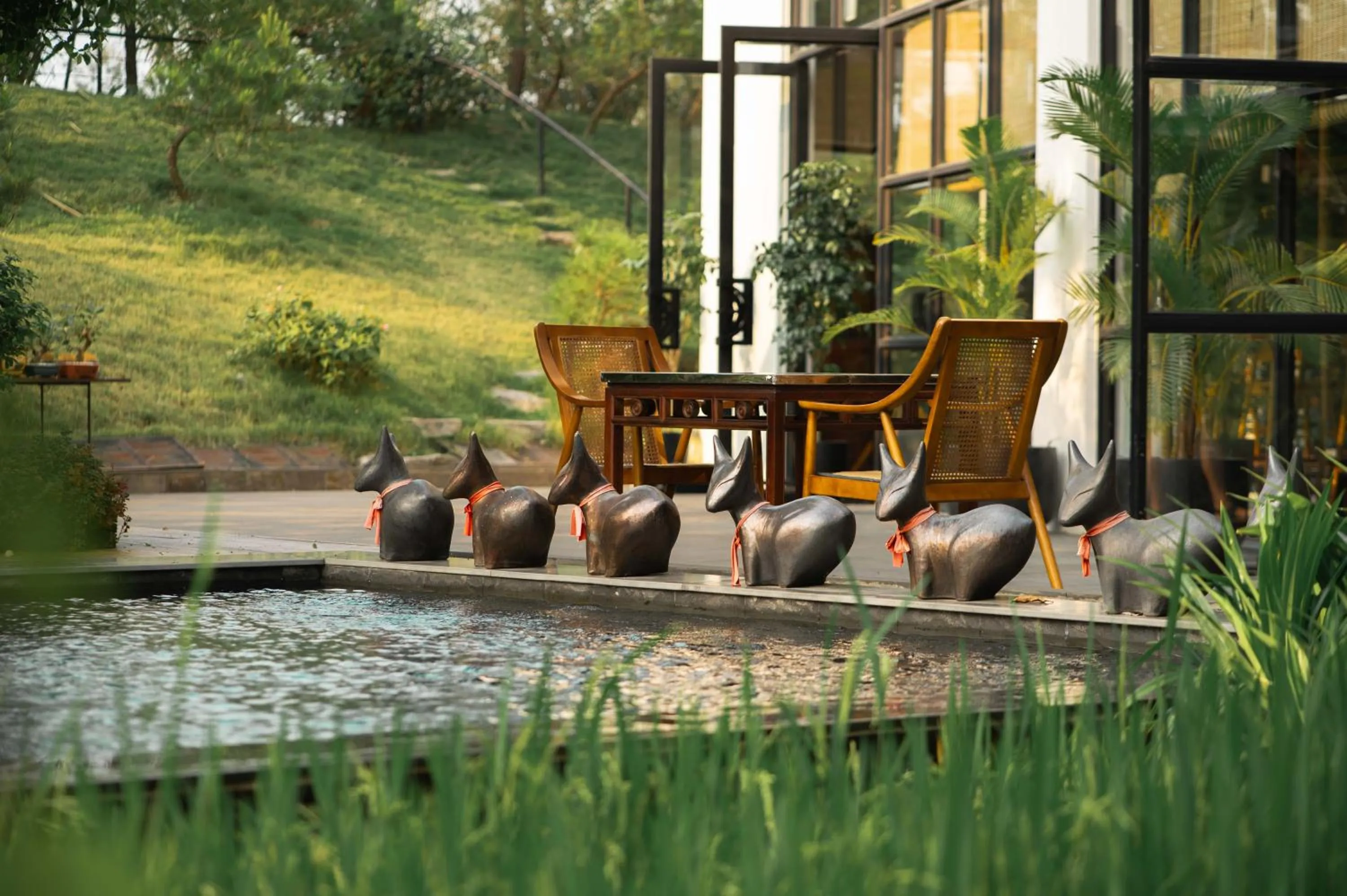 Restaurant/places to eat in aNhill Boutique