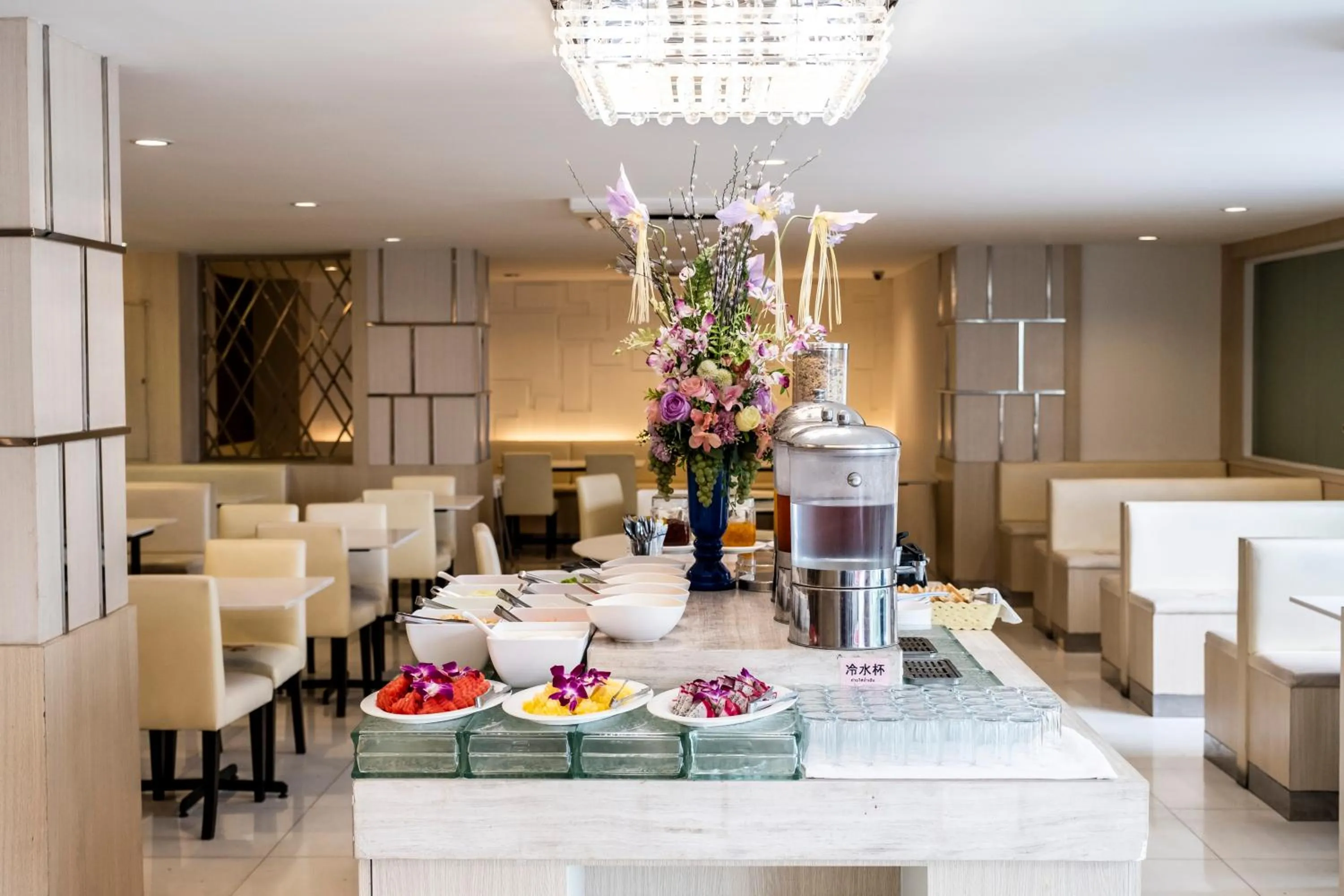 Restaurant/places to eat in The Airport Courtyard Suvarnabhumi Airport