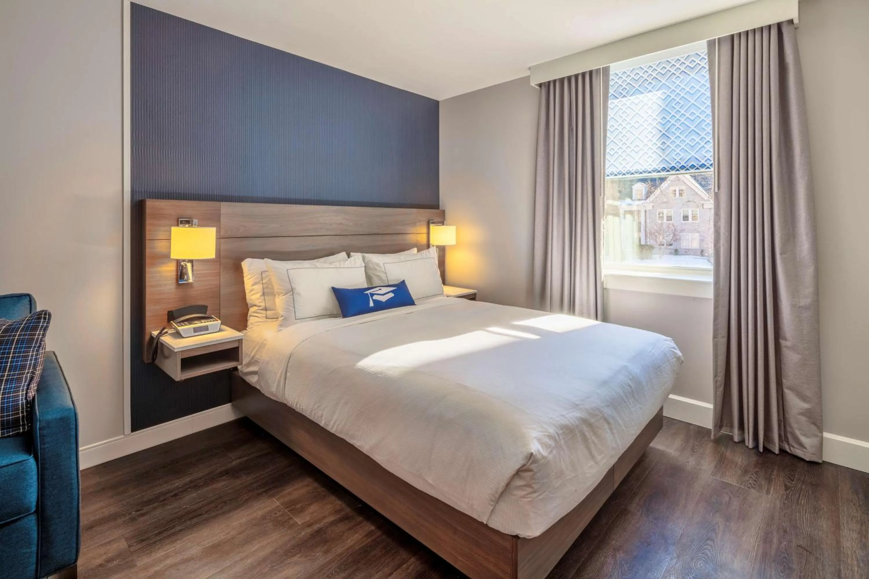 Living room, Bed in Scholar State College, Tapestry Collection by Hilton