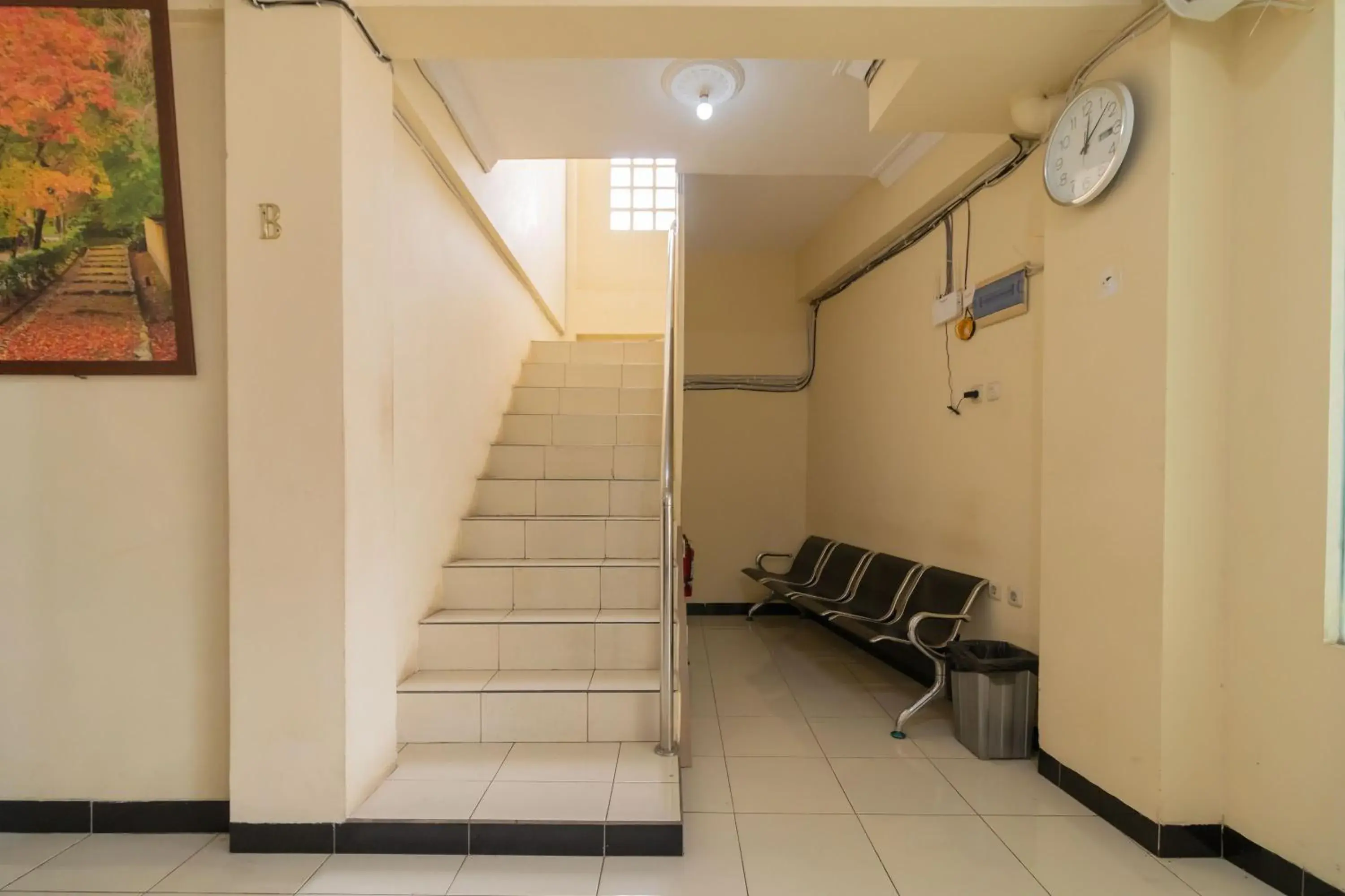 Property building in RedDoorz @ Jalan Kolonel Haji Burlian Palembang 2 Property building in RedDoorz @ Jalan Kolonel Haji Burlian Palembang 2