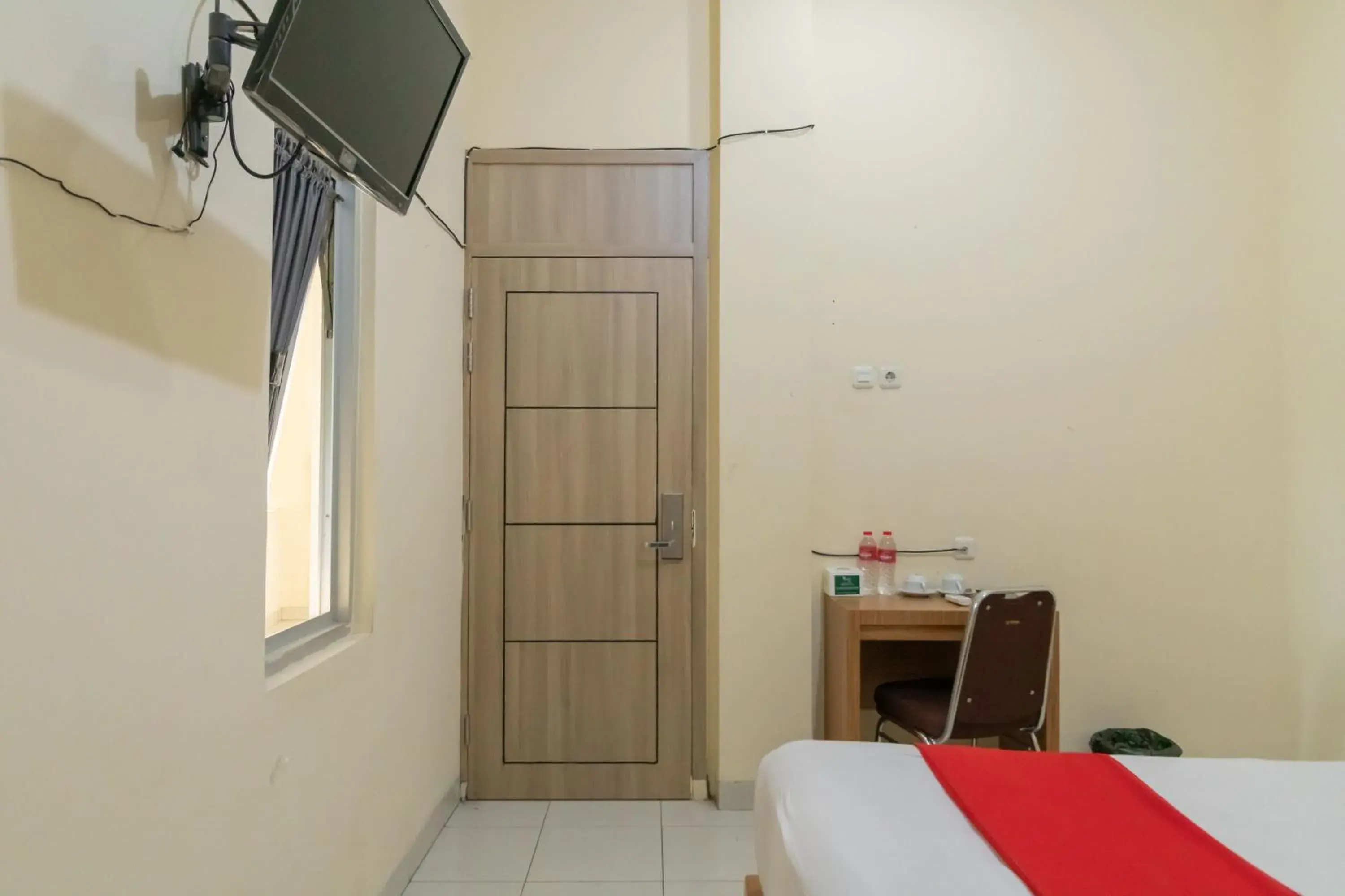 Bedroom, Bed in RedDoorz @ Jalan Kolonel Haji Burlian Palembang 2 Bedroom, Bed in RedDoorz @ Jalan Kolonel Haji Burlian Palembang 2