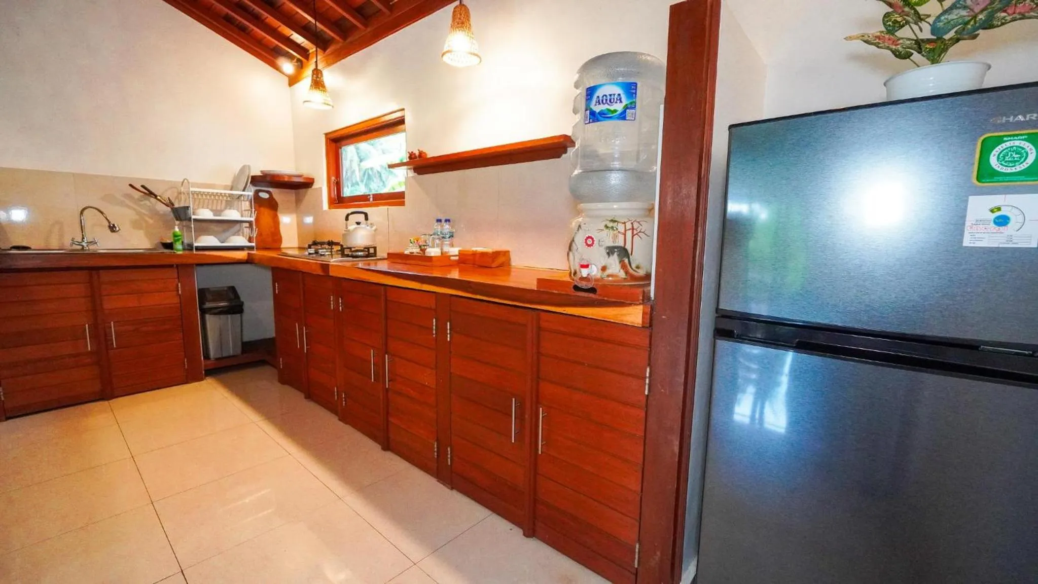 Kitchen or kitchenette in Green Coconut Cottage