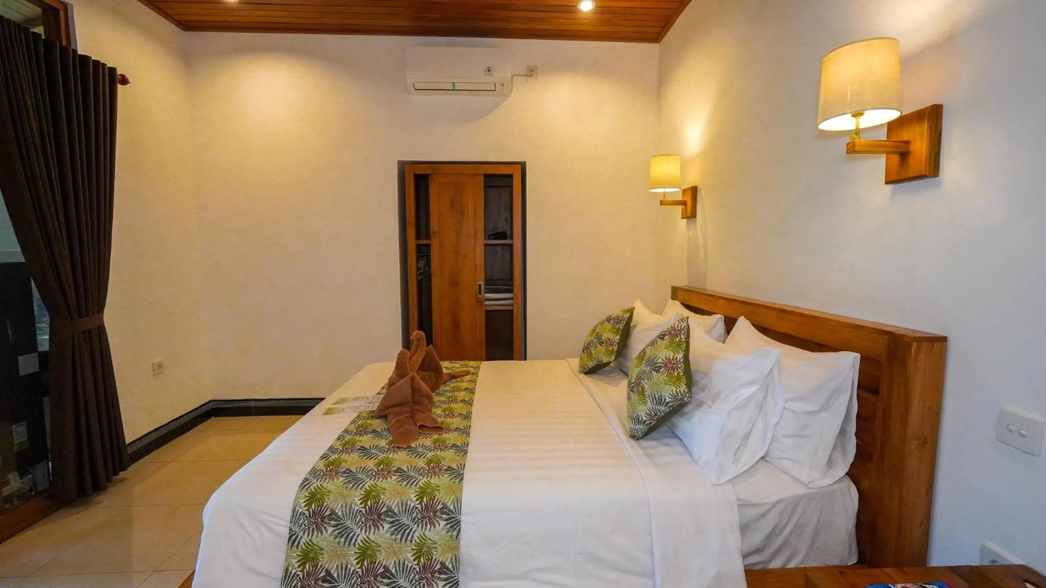 Bed in Green Coconut Cottage