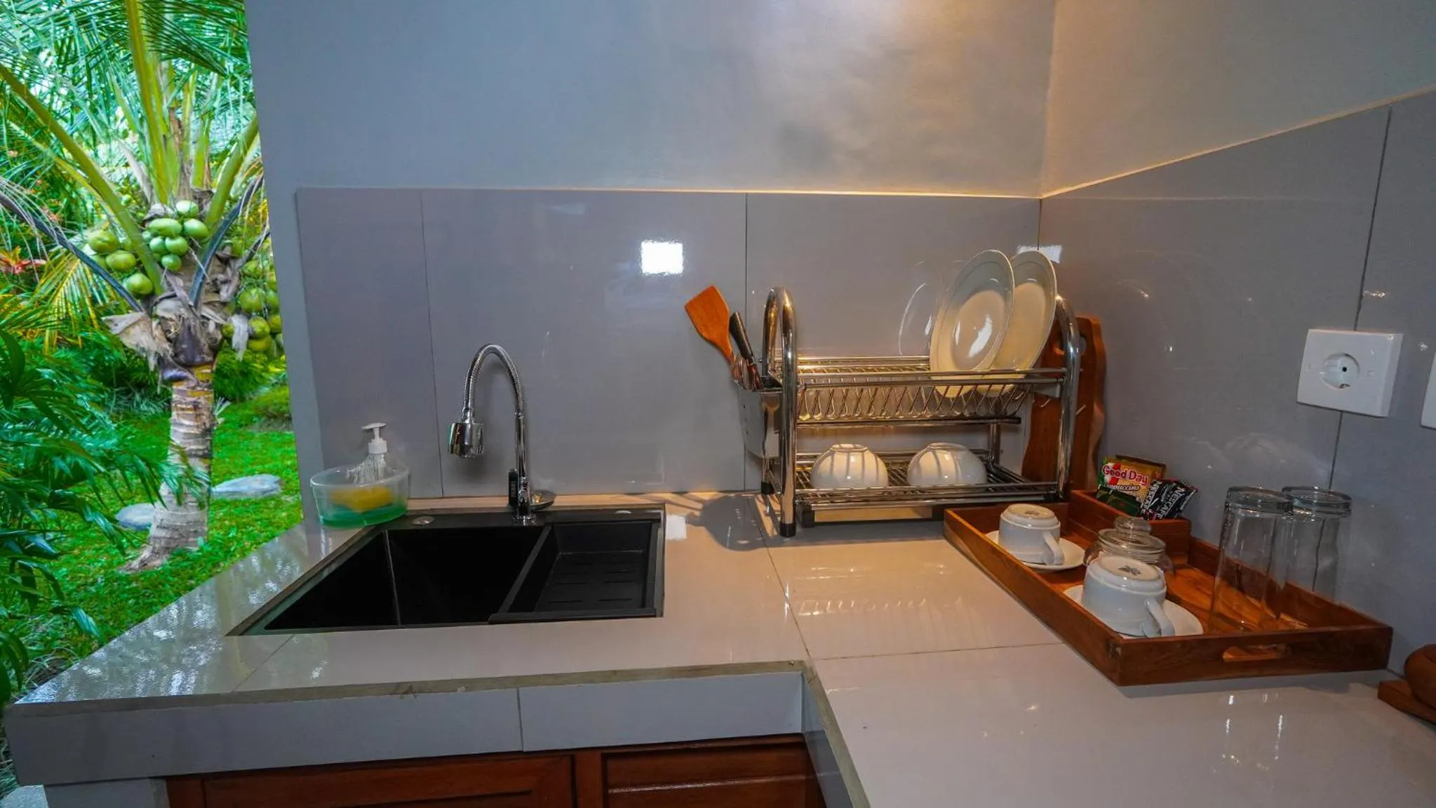 Kitchen or kitchenette in Green Coconut Cottage