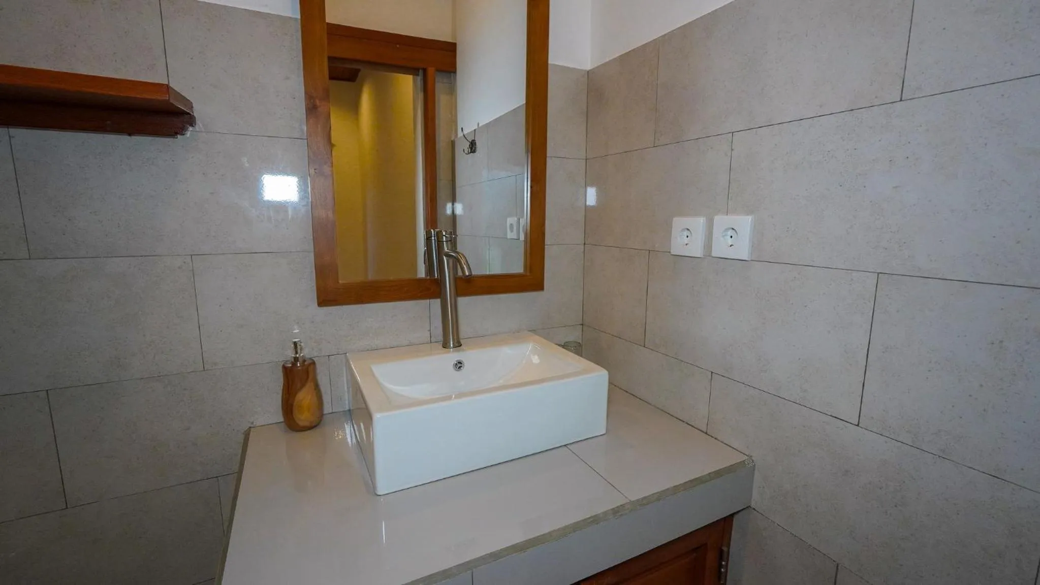 Bathroom in Green Coconut Cottage