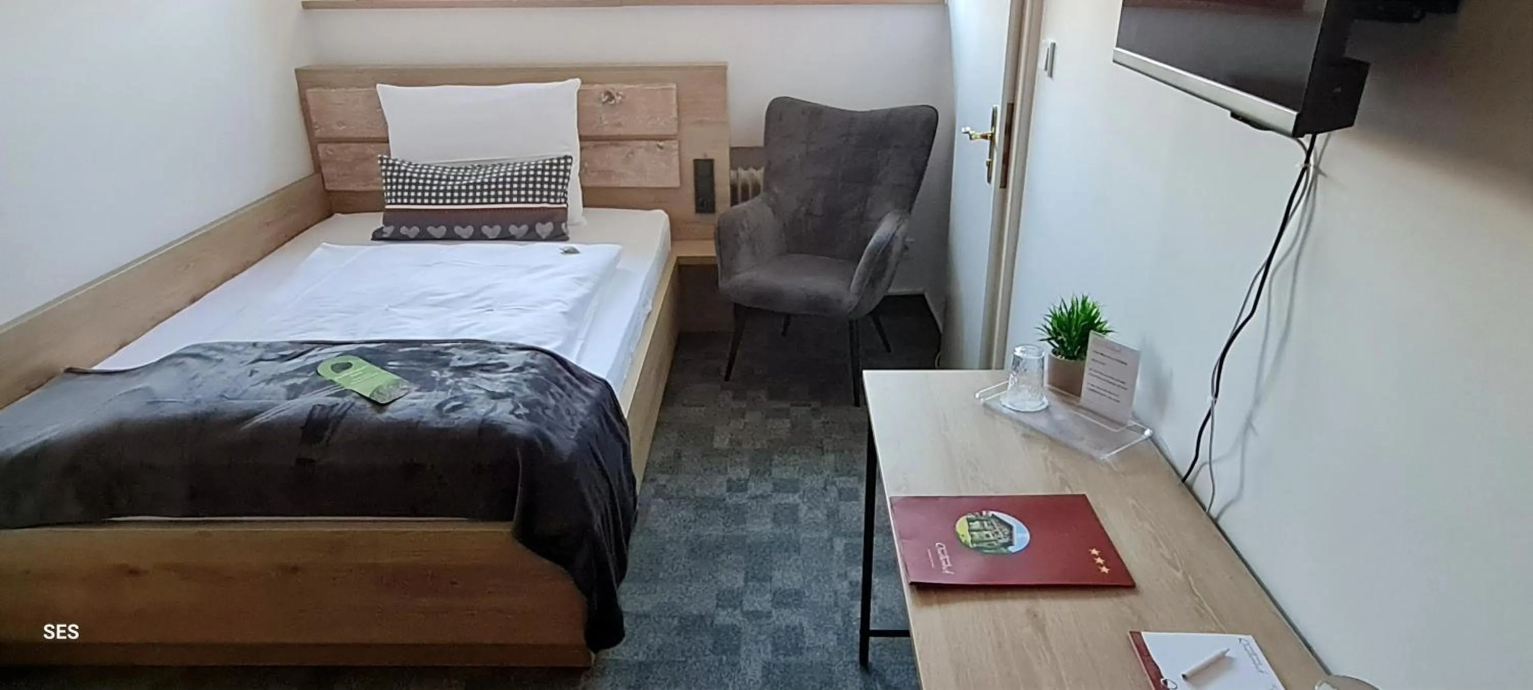 Photo of the whole room, Bed in Hotel Quellenhof