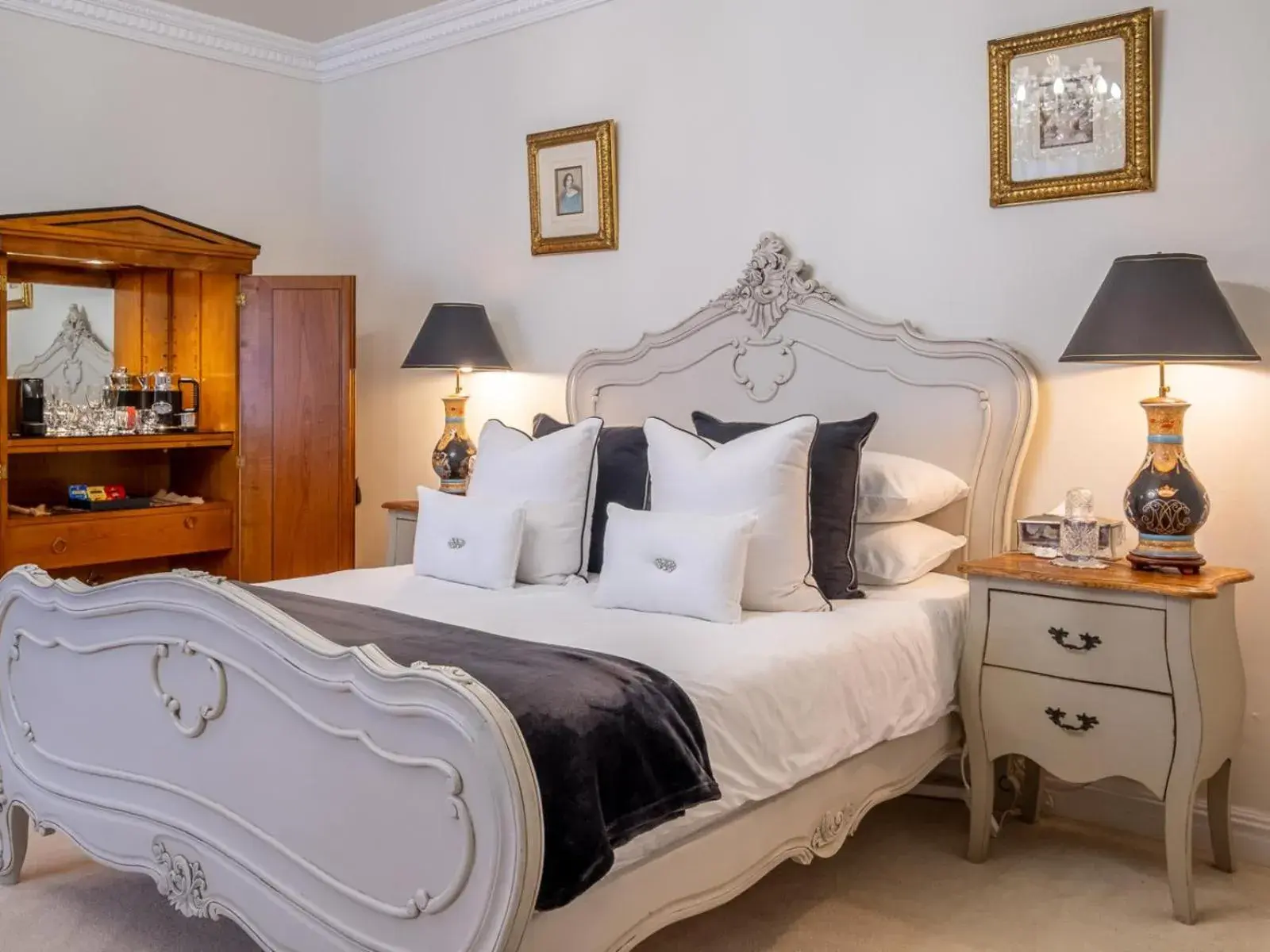 Family Suite in Grand Lux Boutique Manor Family Suite in Grand Lux Boutique Manor