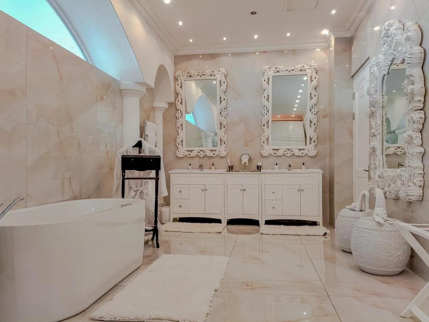 Bathroom in Grand Lux Boutique Manor