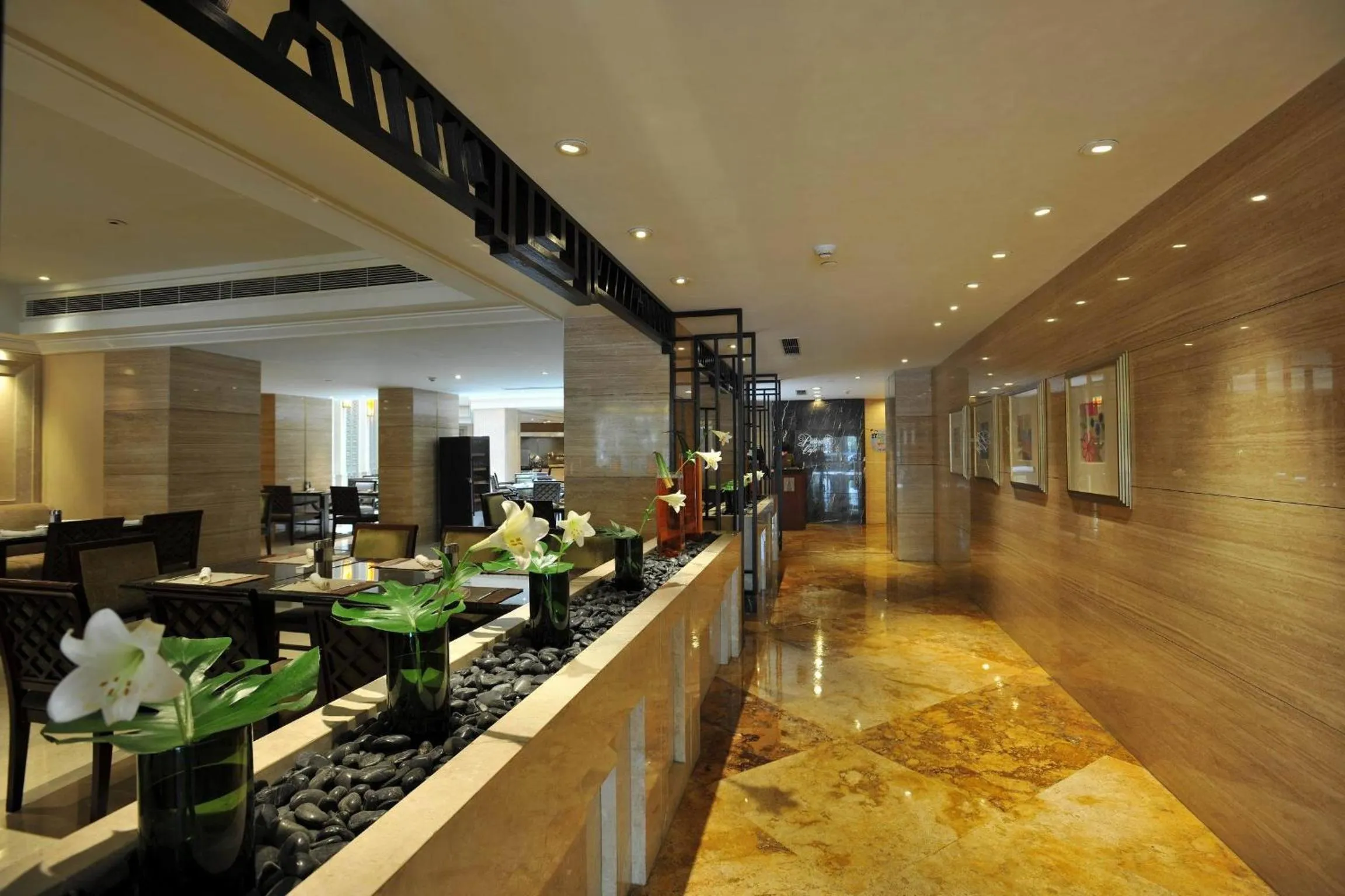 Lobby or reception, Restaurant/Places to Eat in Hengshan Picardie Hotel