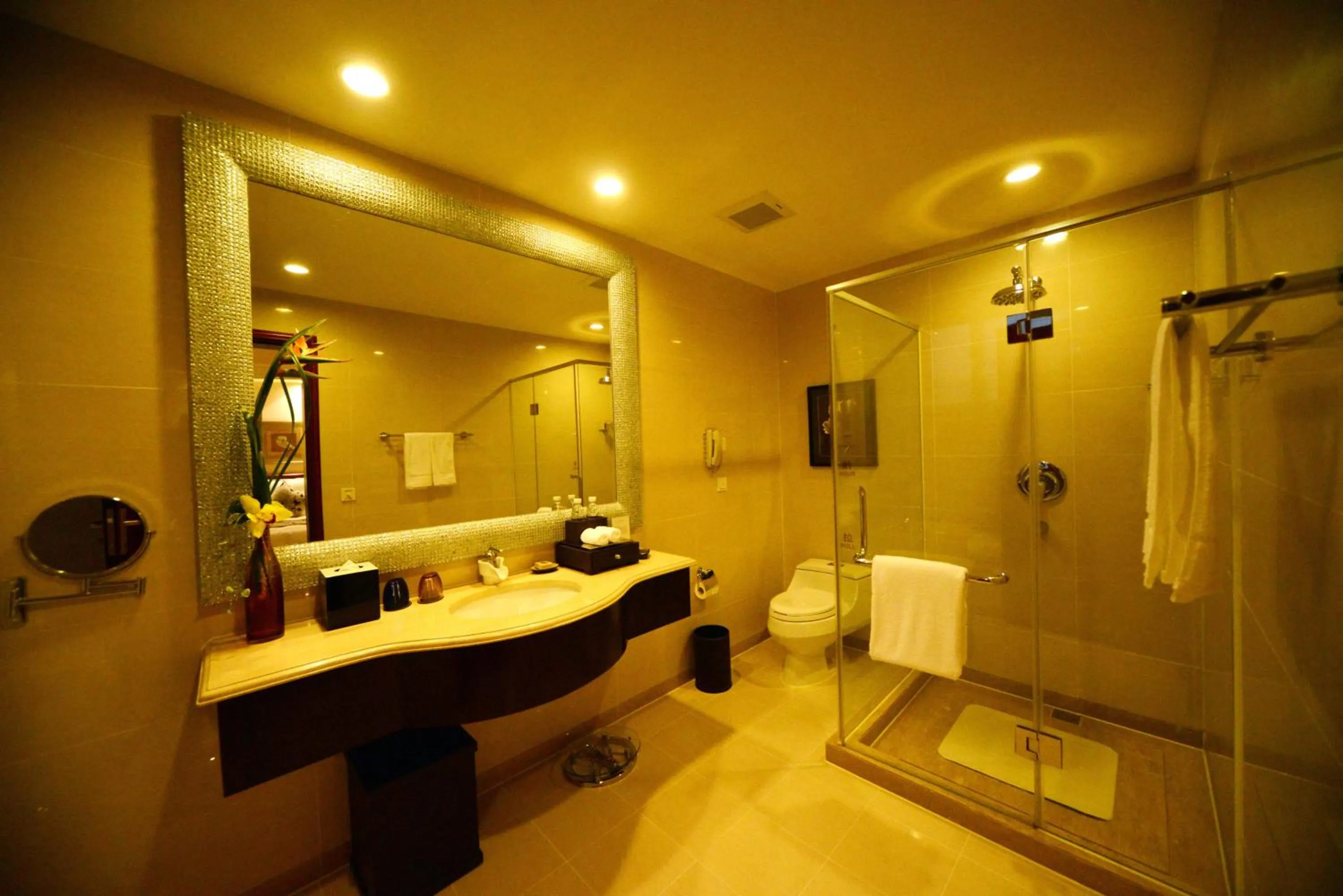 Bathroom in Hengshan Picardie Hotel