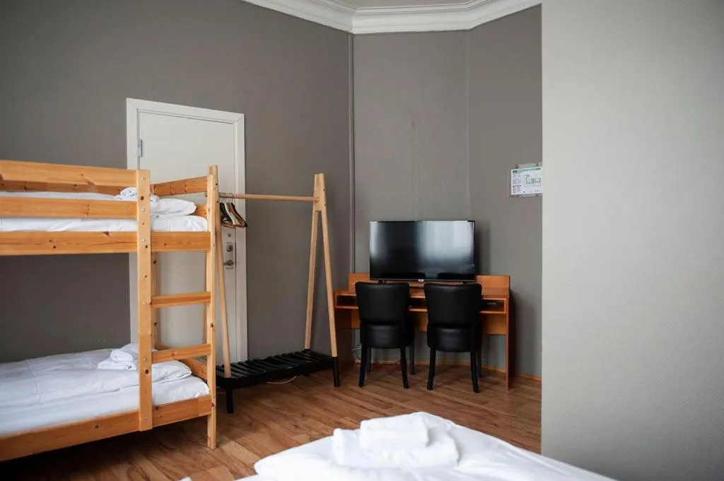 Bed in Henriks Hotell