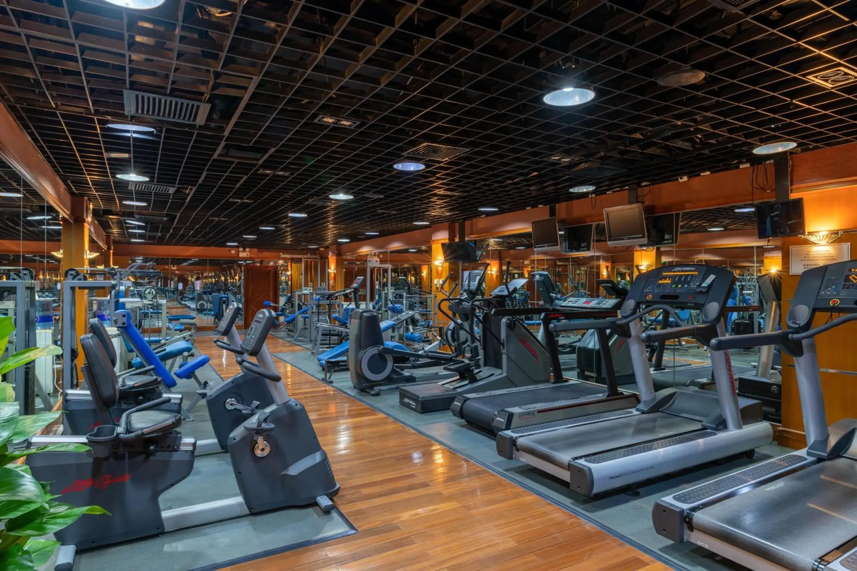 Fitness centre/facilities in Metropark Lido Hotel Beijing Fitness centre/facilities in Metropark Lido Hotel Beijing