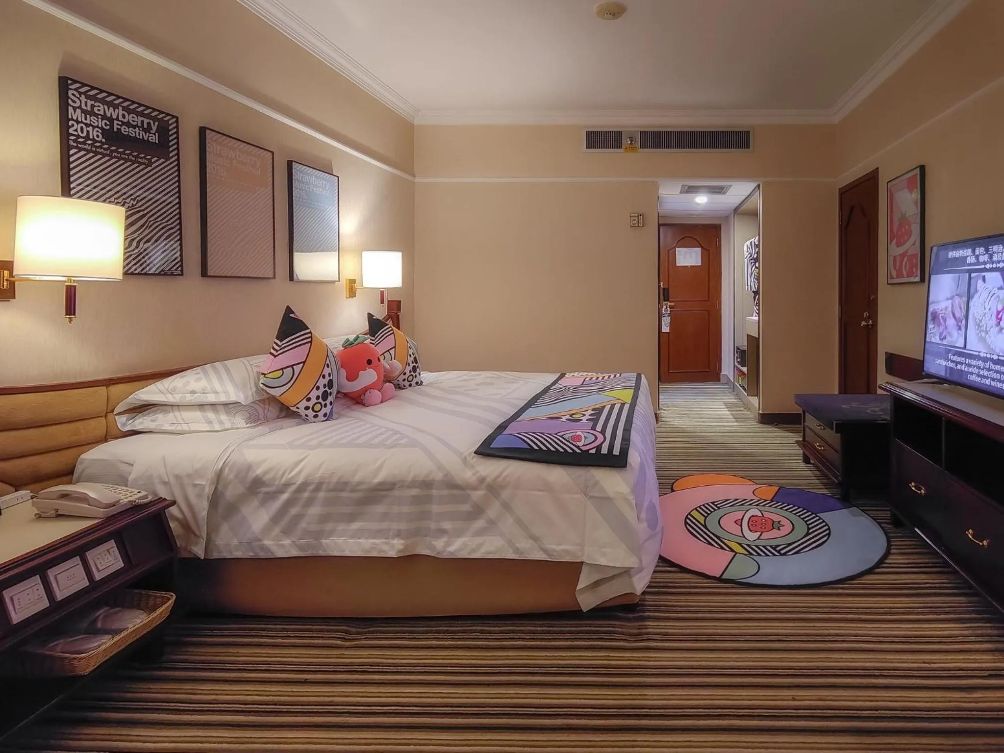 Photo of the whole room, Bed in Metropark Lido Hotel Beijing