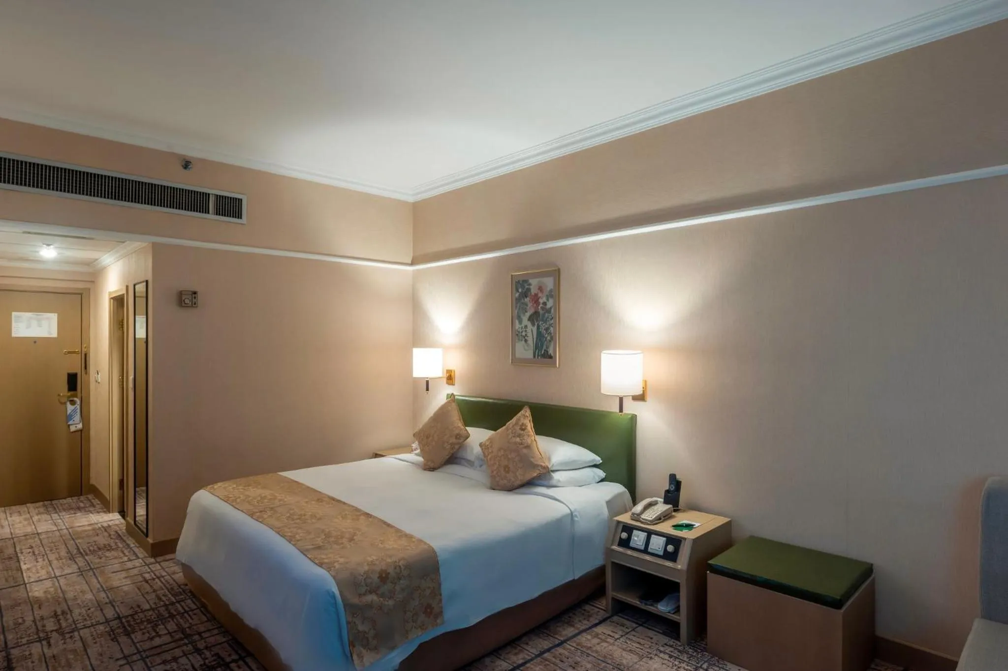 Photo of the whole room, Bed in Metropark Lido Hotel Beijing