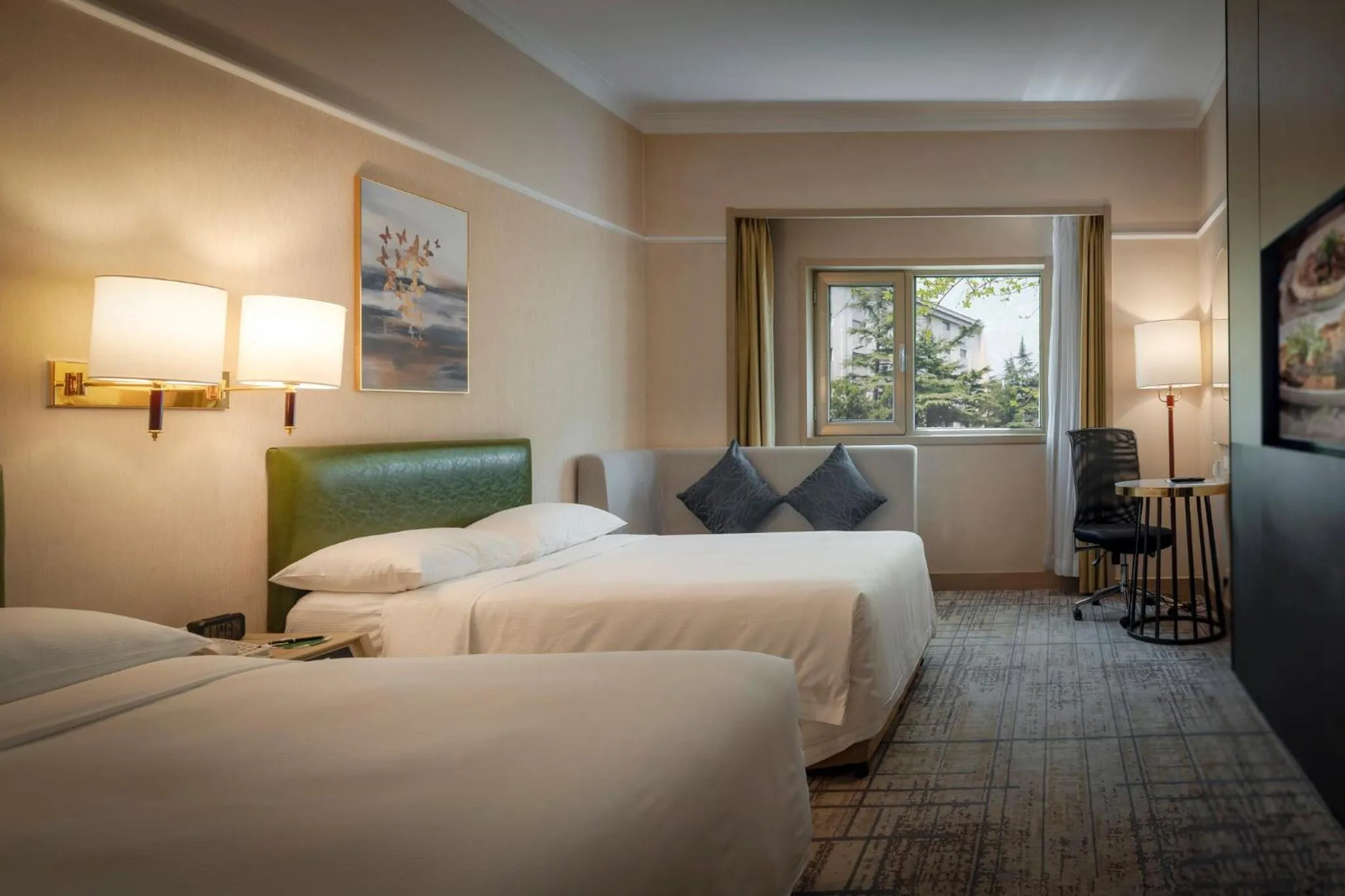 Photo of the whole room, Bed in Metropark Lido Hotel Beijing