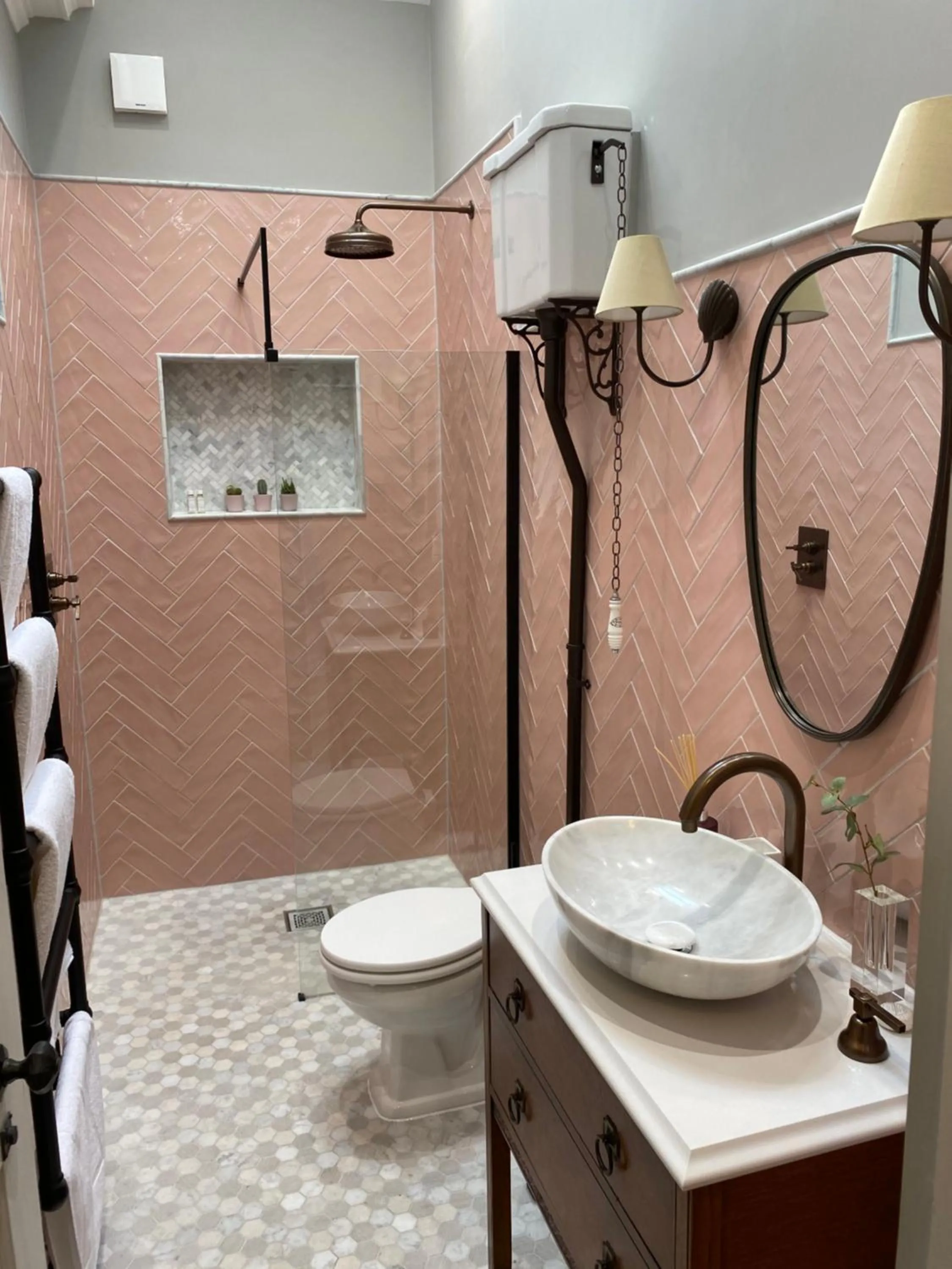 Shower in ch1 boutique stays