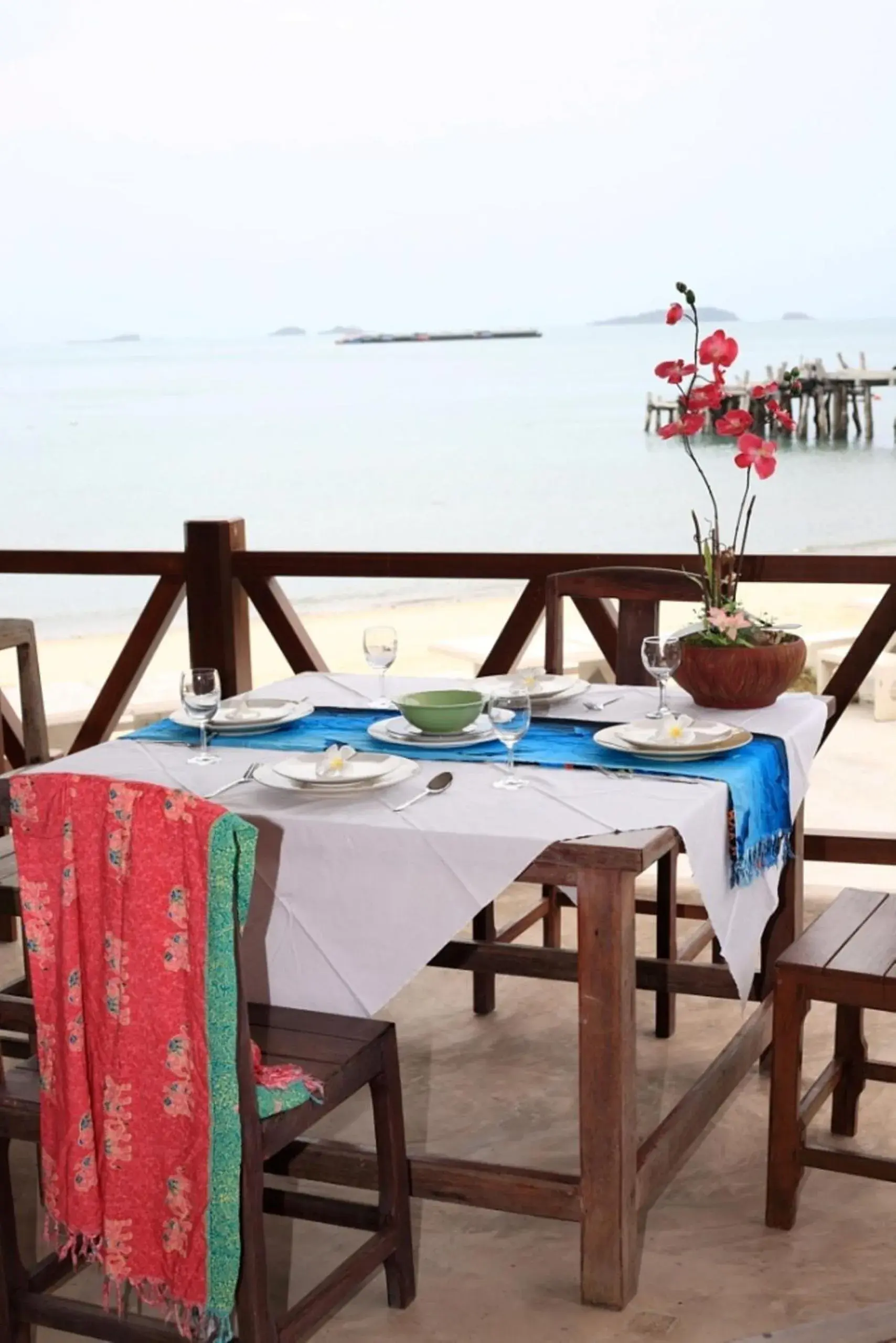 Restaurant/places to eat in Samed Cliff Resort Restaurant/places to eat in Samed Cliff Resort