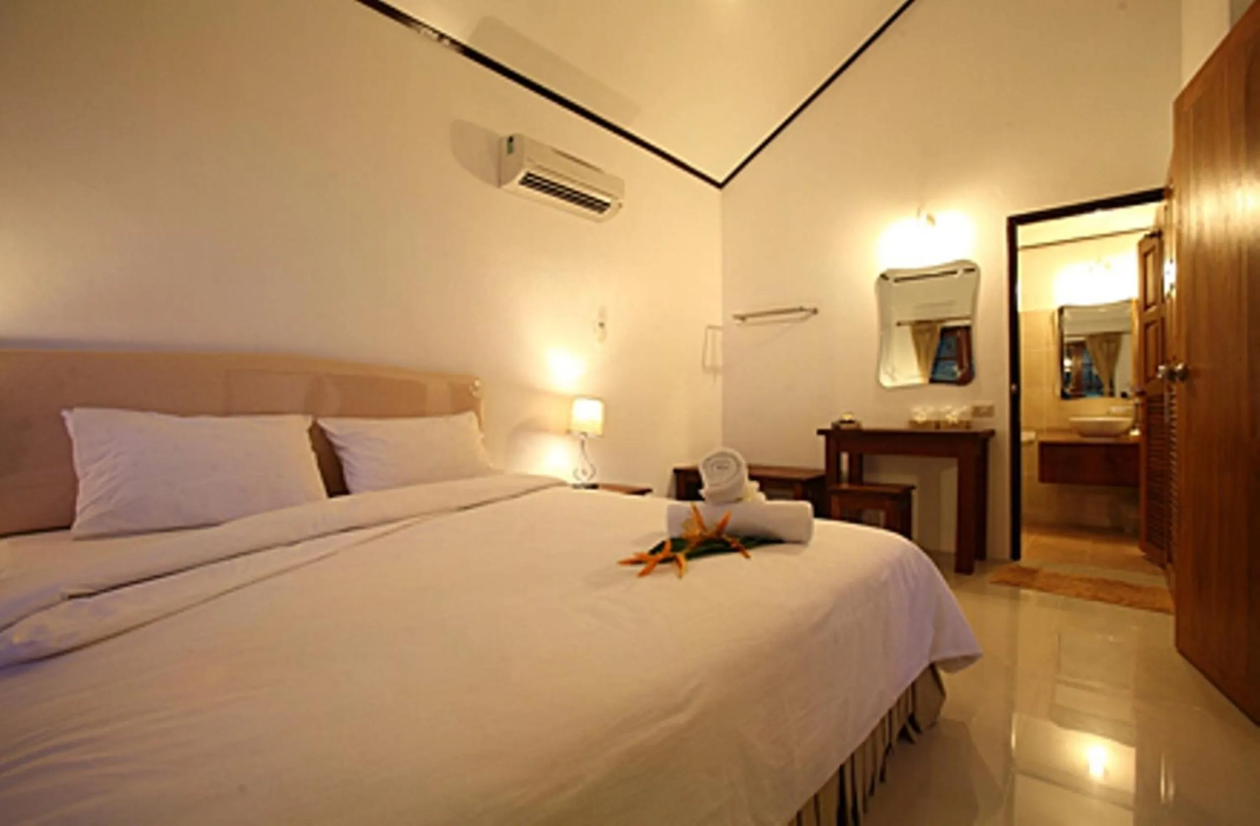 Bed in Samed Cliff Resort