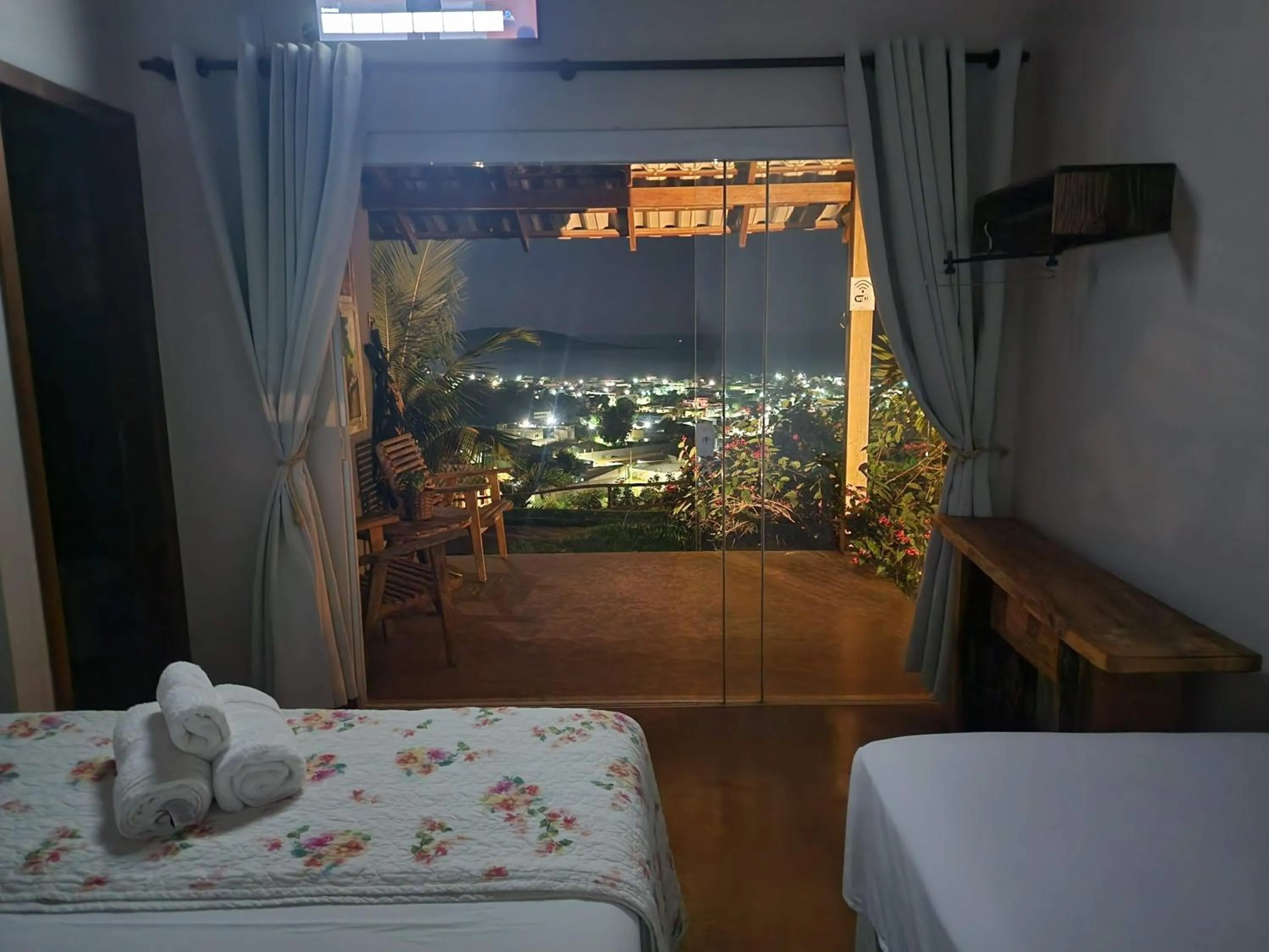 View (from property/room), Bed in Pousada Terraço Guarapari