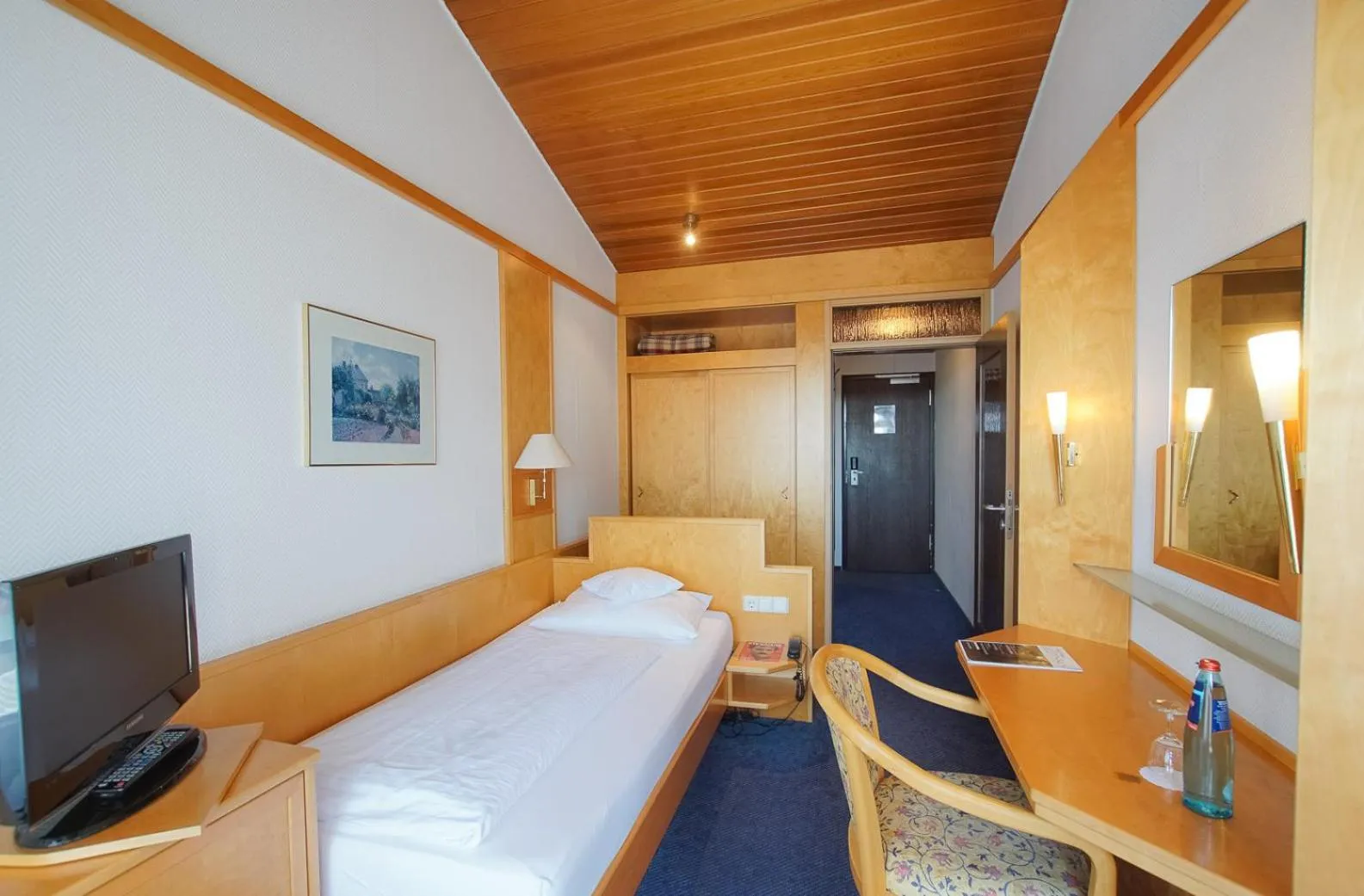 Photo of the whole room, Bed in Hotel Stadt Breisach