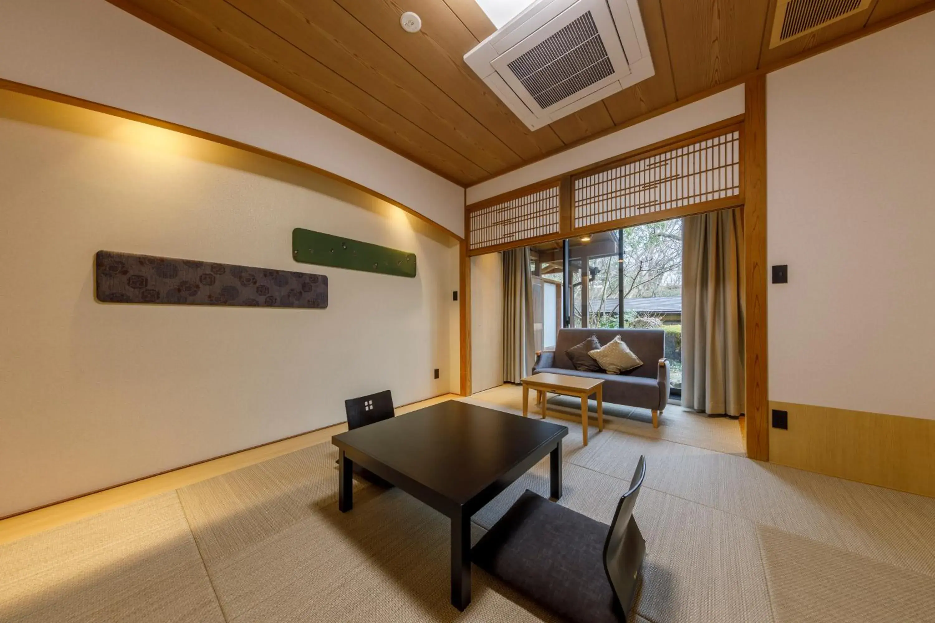 Family Room with Bathroom in Jizaiso Family Room with Bathroom in Jizaiso