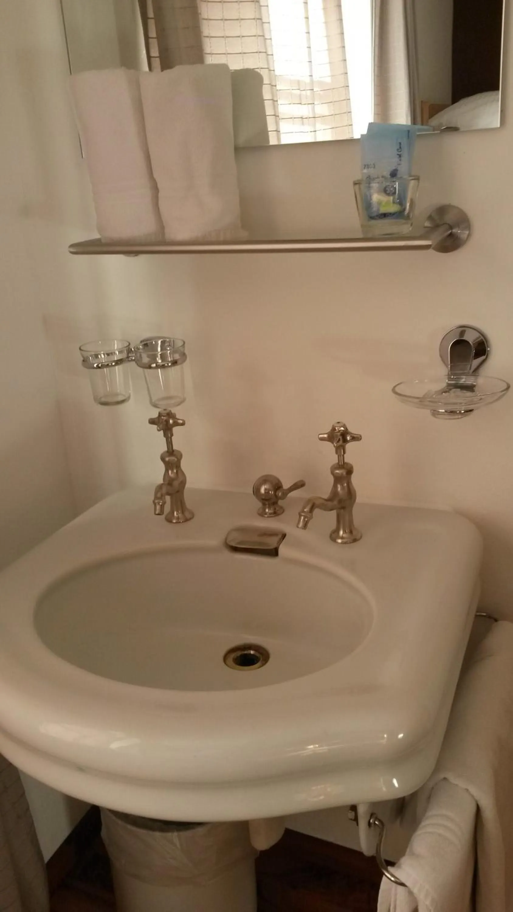 Bathroom in Hotel Danis