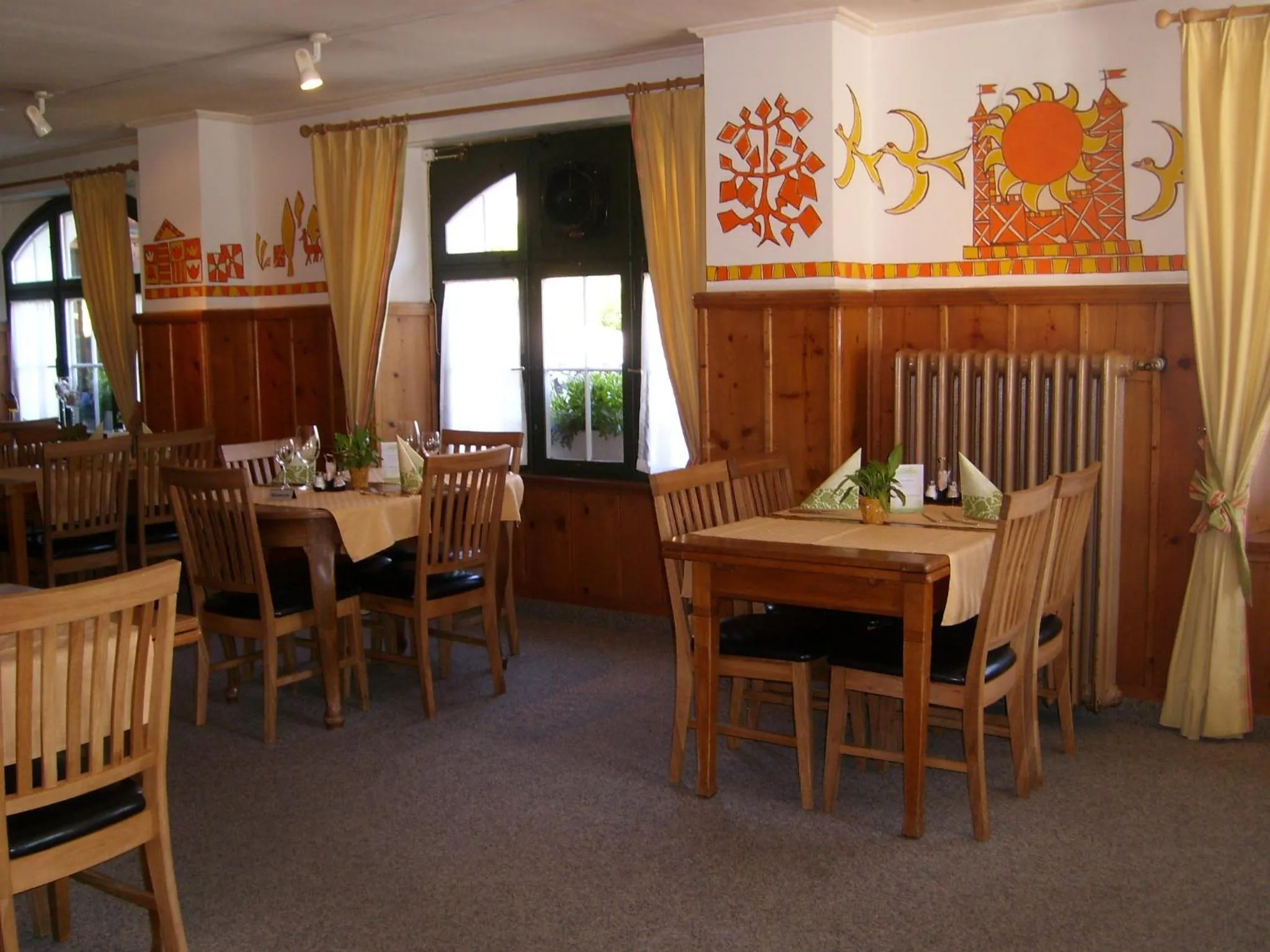 Restaurant/places to eat in Hotel Danis