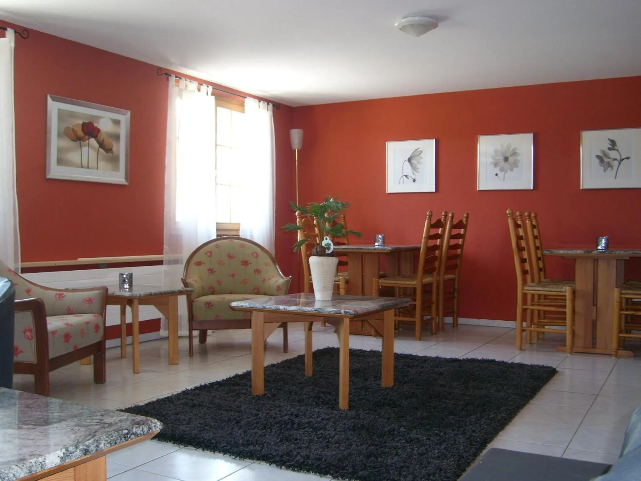 Communal lounge/ TV room in Hotel Danis