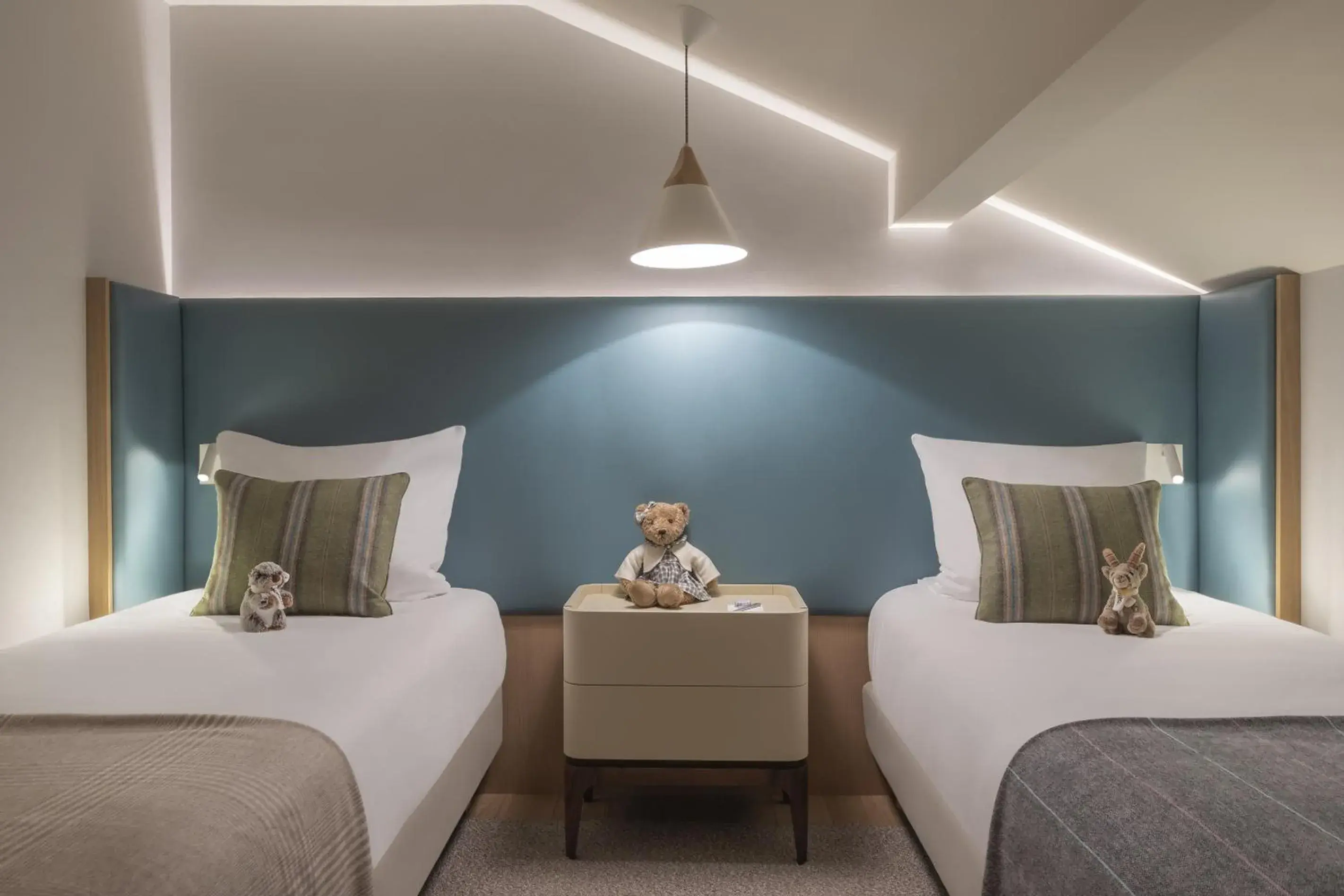 Bedroom, Bed in Hôtel Mont-Blanc Chamonix Bedroom, Bed in Hôtel Mont-Blanc Chamonix