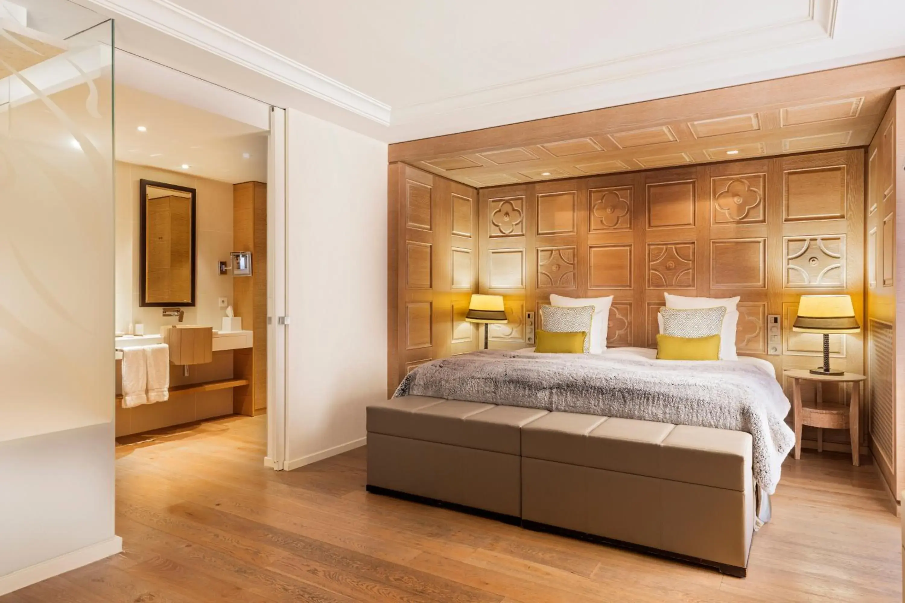 Bed in Hôtel Mont-Blanc Chamonix Bed in Hôtel Mont-Blanc Chamonix