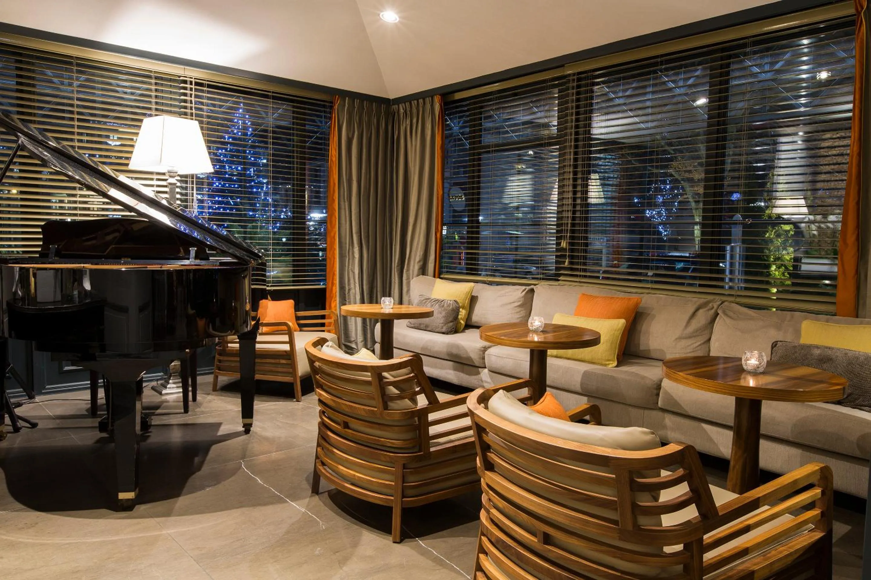 Lounge or bar in Hôtel Mont-Blanc Chamonix