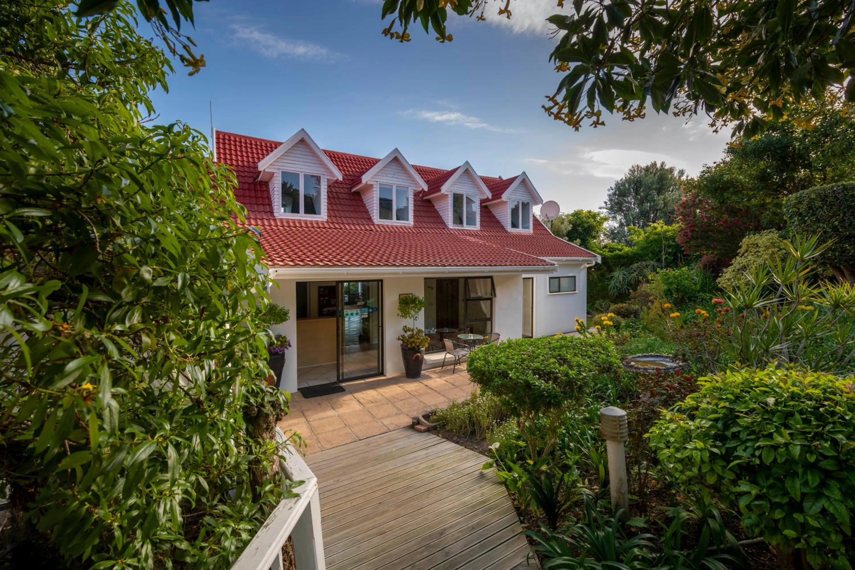 Facade/entrance in 6 On Protea