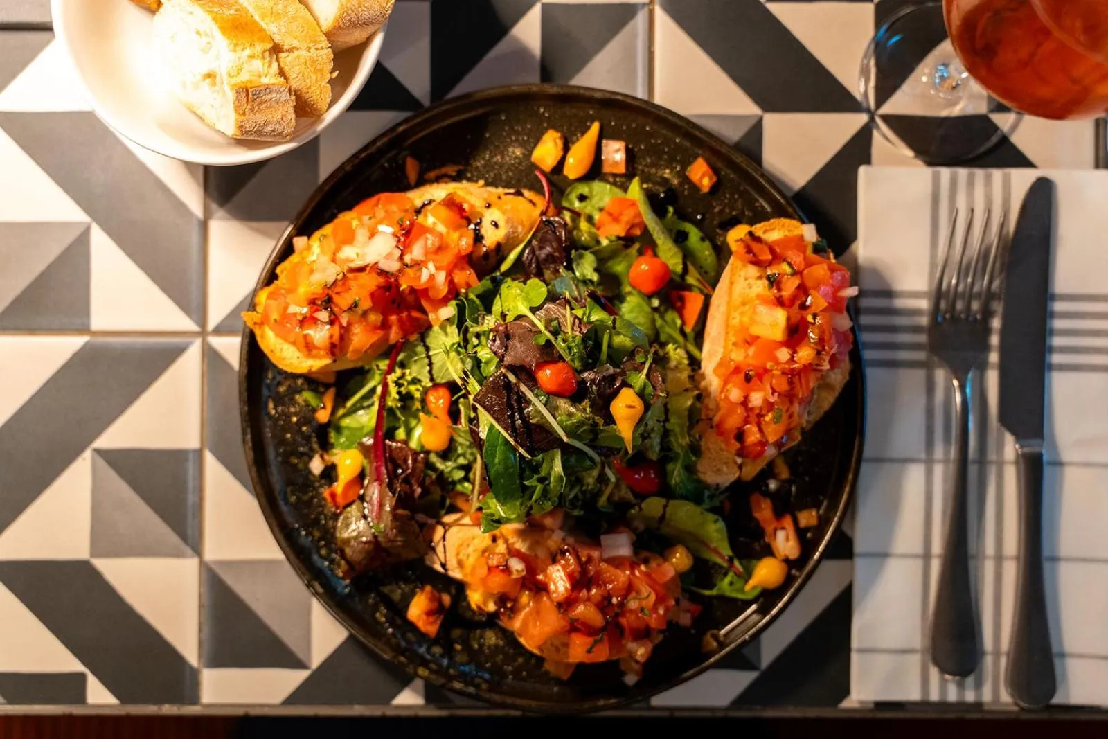 Restaurant/places to eat in LOEV - VELA Hotels