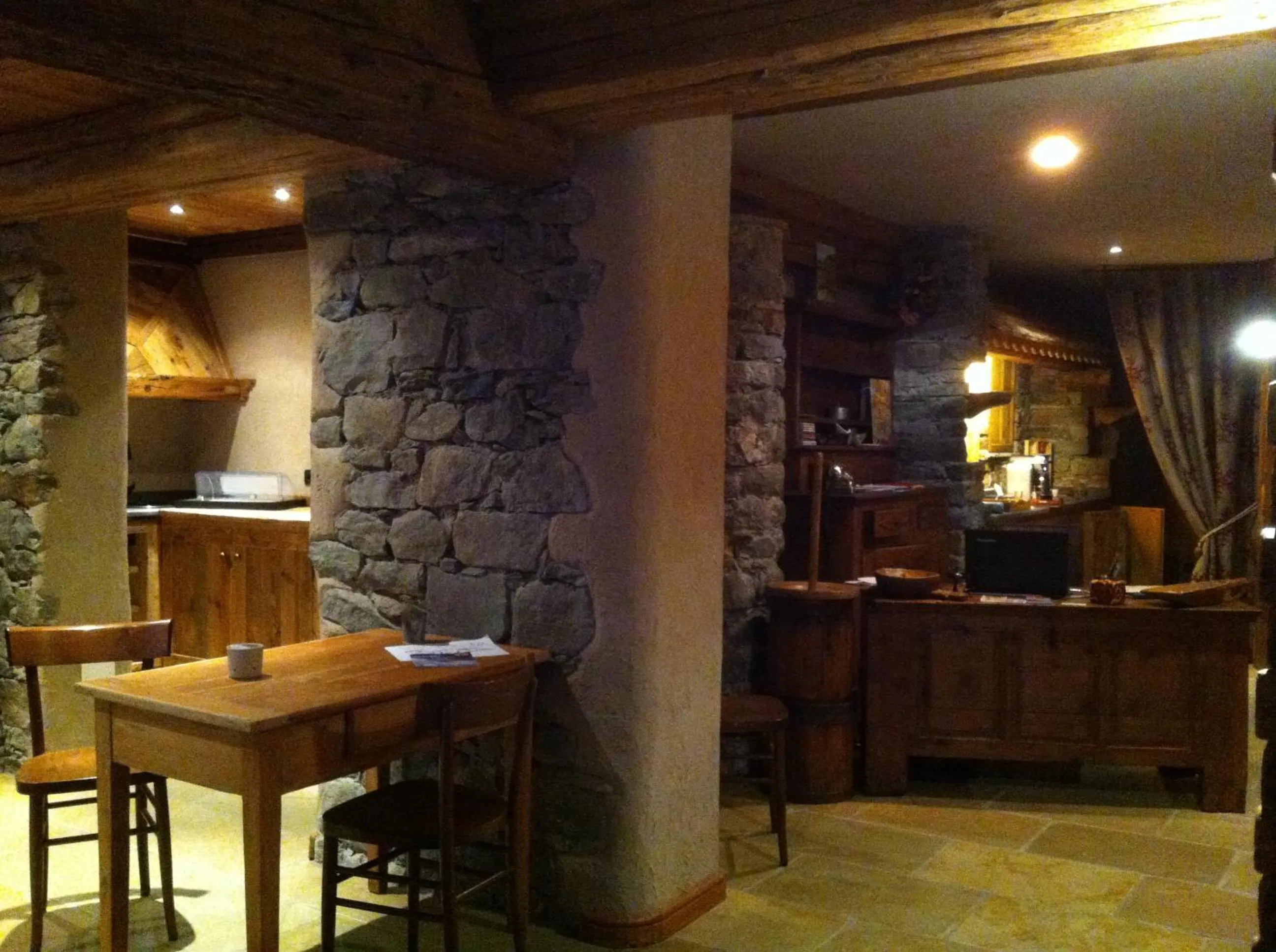 Lobby or reception in Les Trompeurs chez Odette