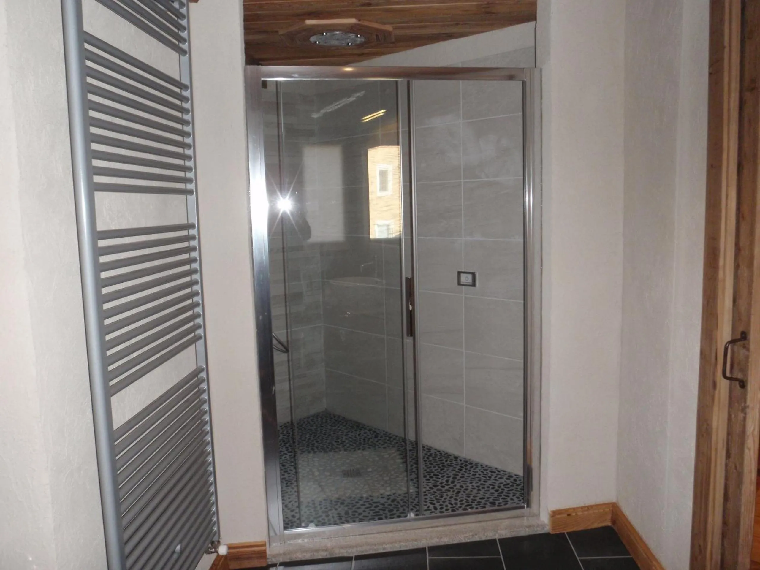 Bathroom in Les Trompeurs chez Odette