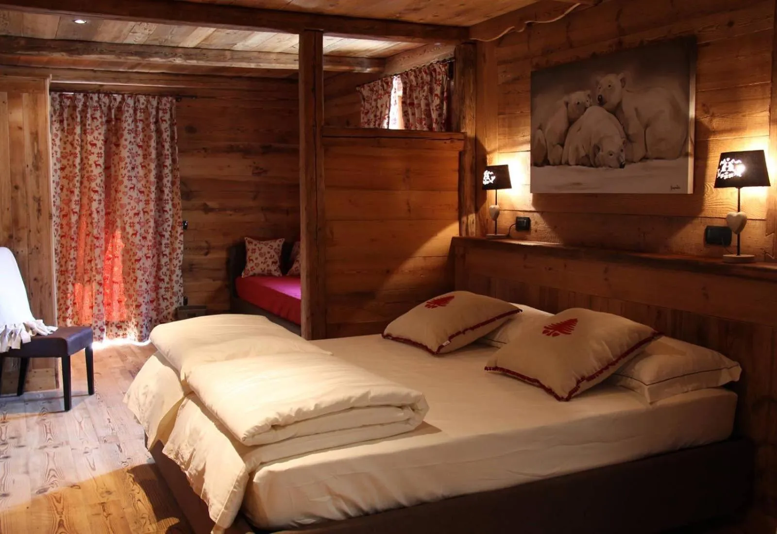 Bedroom, Bed in Les Trompeurs chez Odette